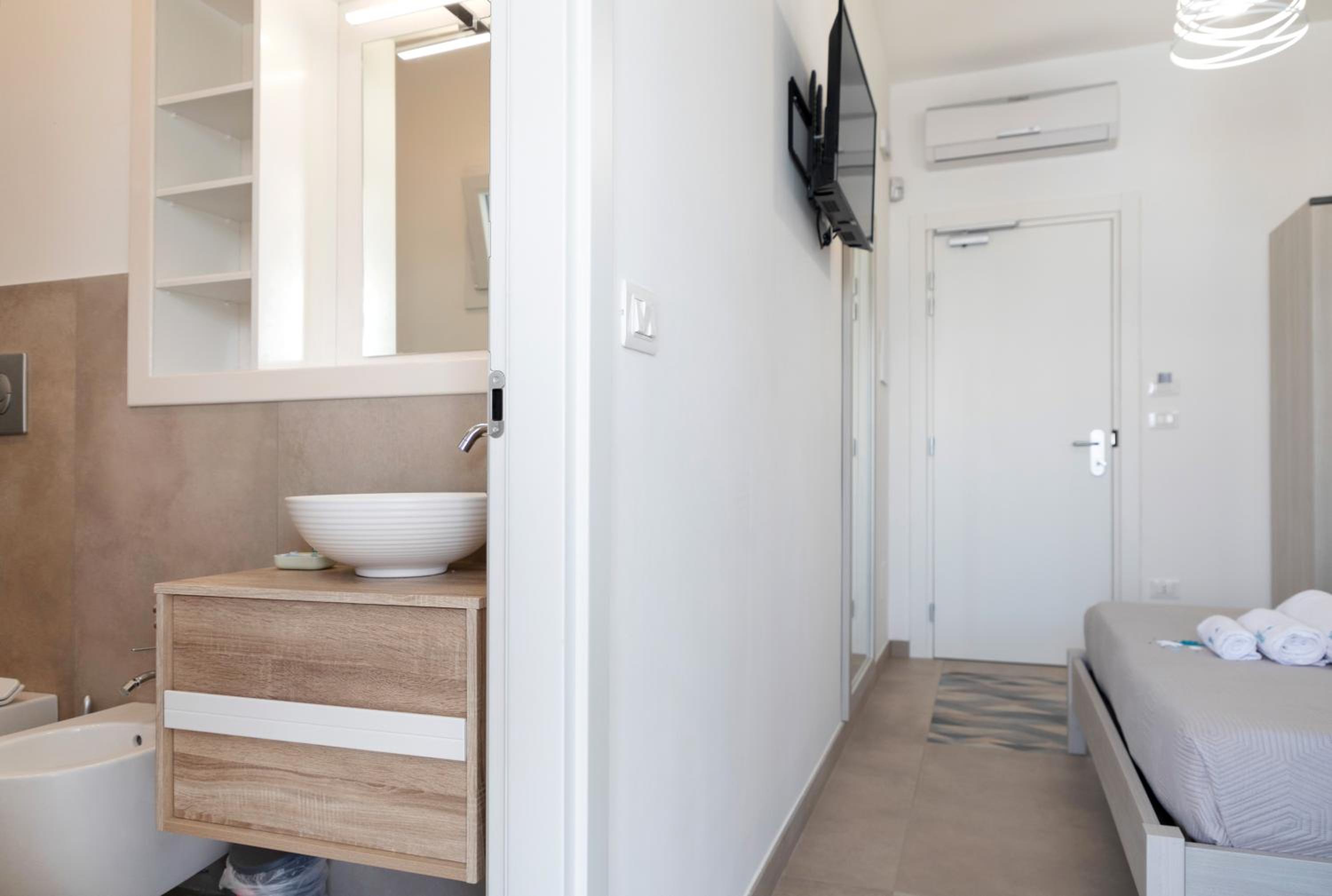 Double Room with Private Bathroom - Photo 3