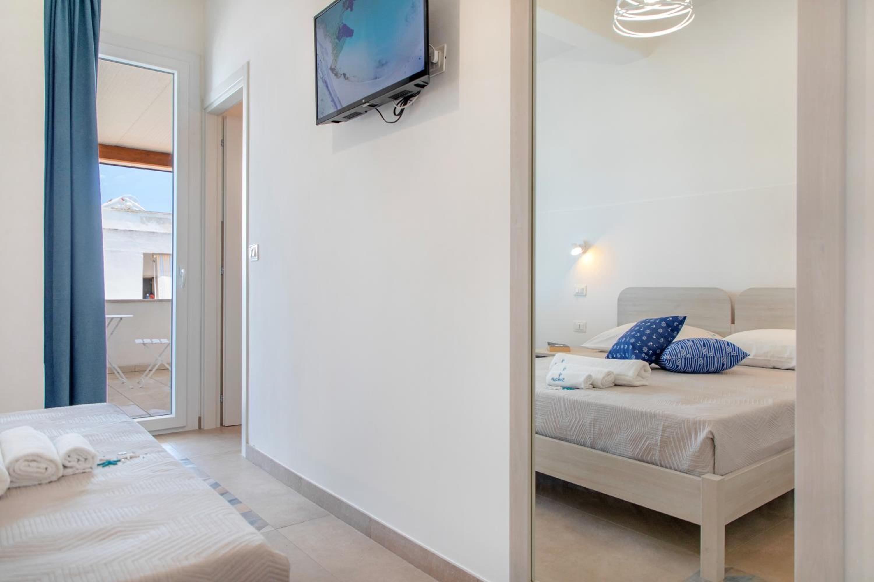 Double Room with Private Bathroom - Photo 6