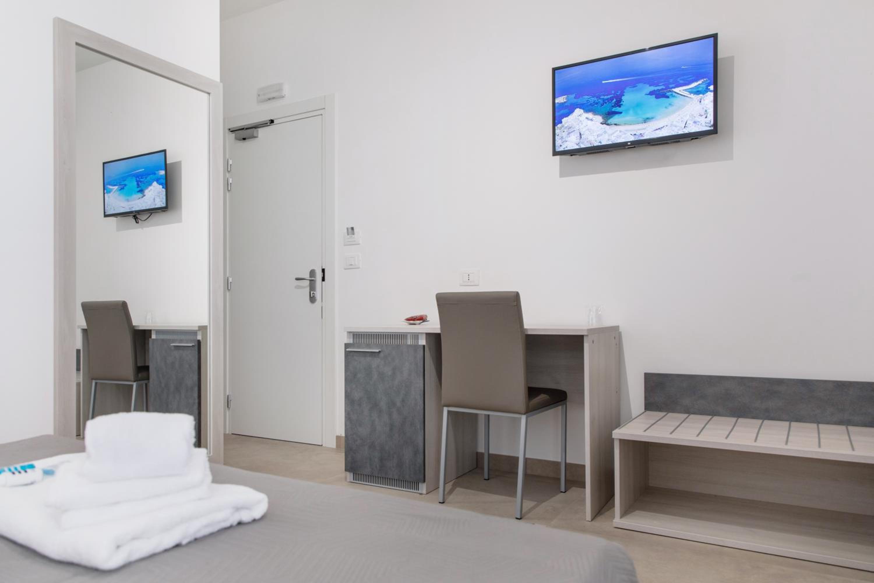 Double Room with Private Bathroom - Photo 8