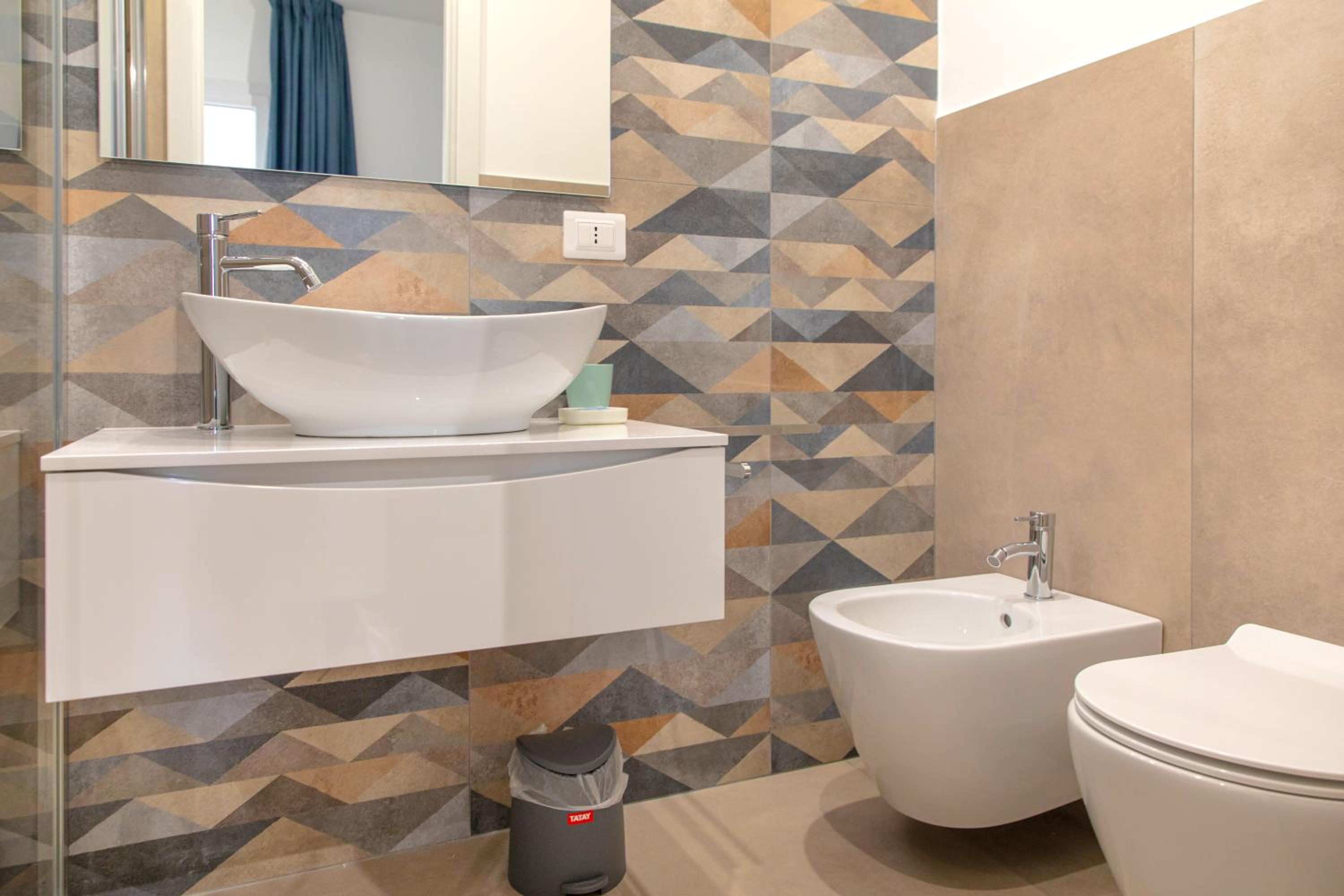 Double Room with Private Bathroom - Photo 16