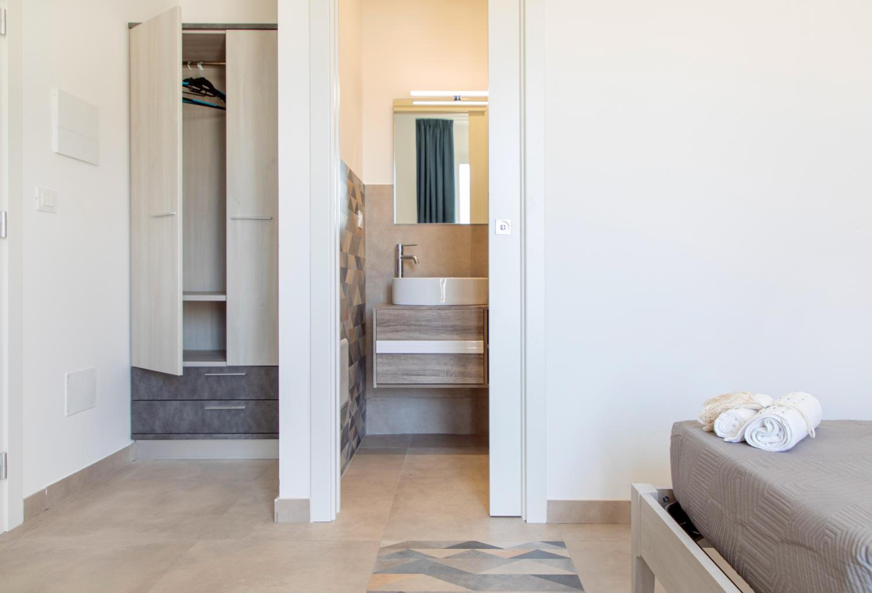 Twin Room - Photo 5