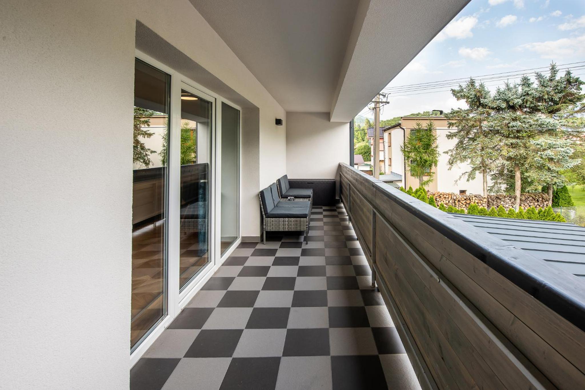 Apartment with Balcony photo 2