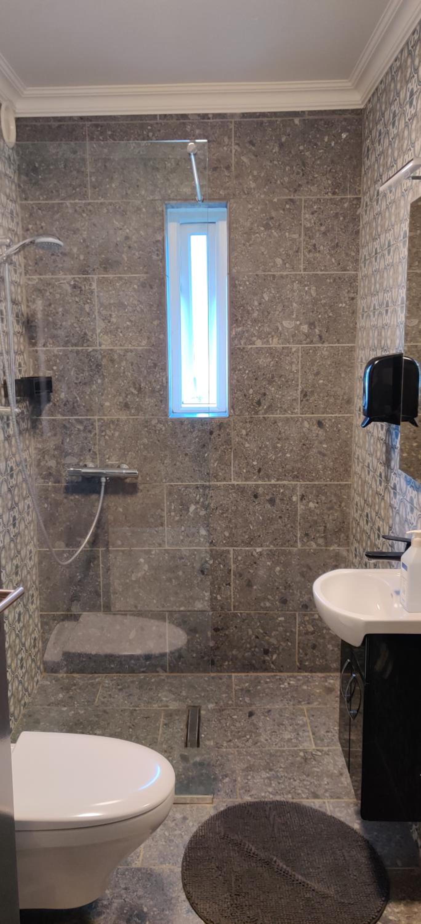 Twin Room with Shared Bathroom photo 3