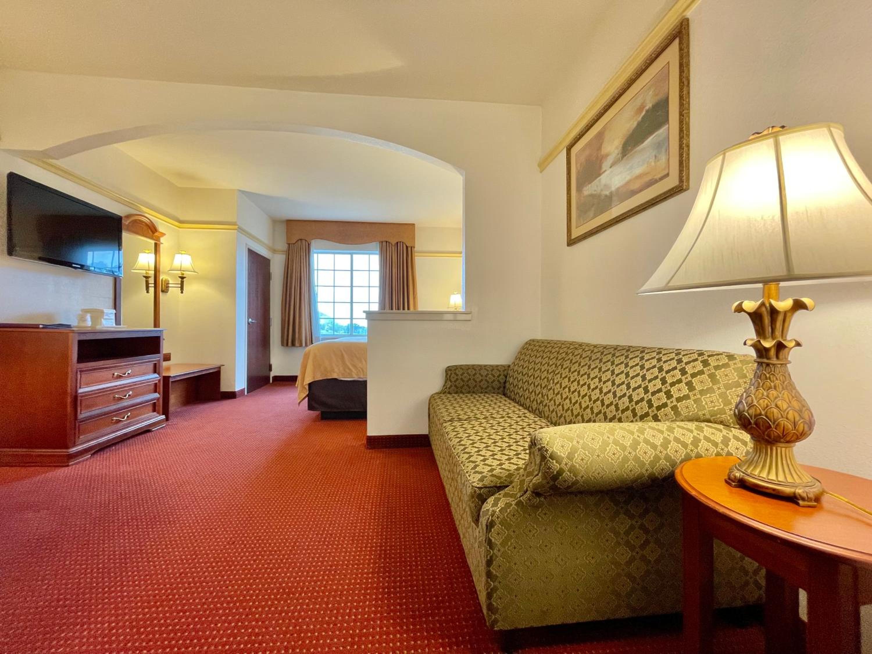 King Suite - Non-Smoking - Photo 1