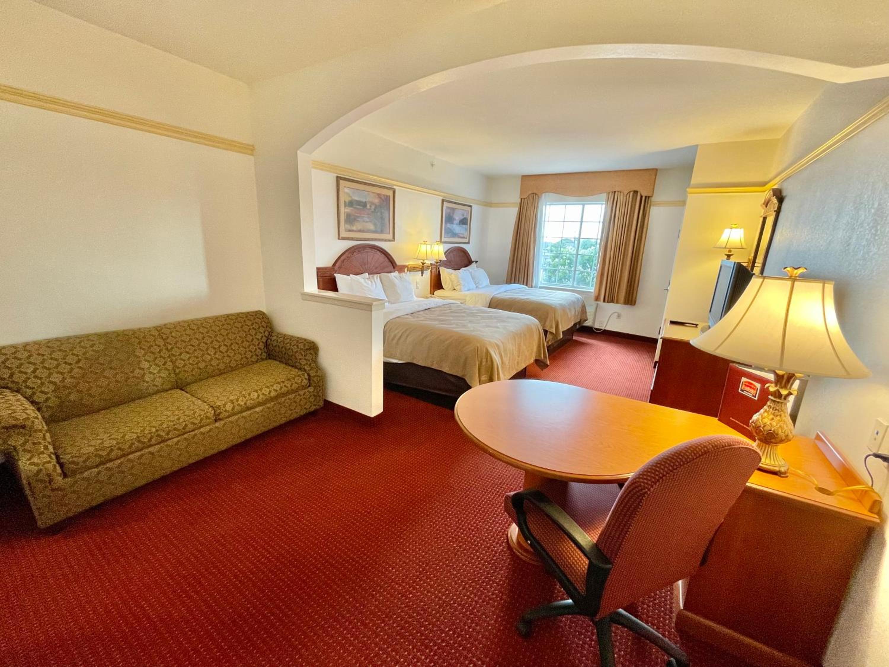 Queen Suite with Two Queen Beds - Non-Smoking - Photo 6