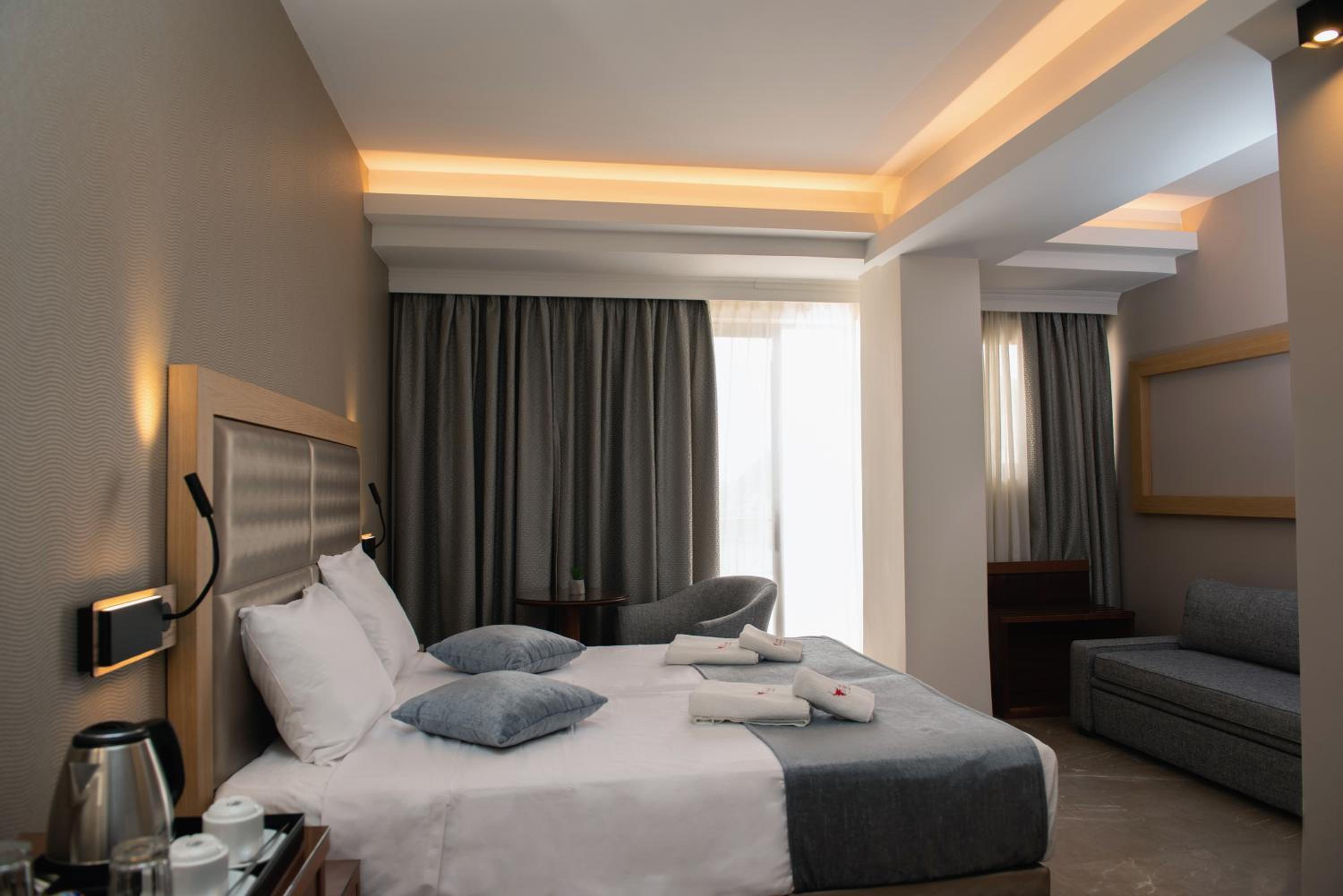 Superior Quadruple Room with Sea View - Photo 1