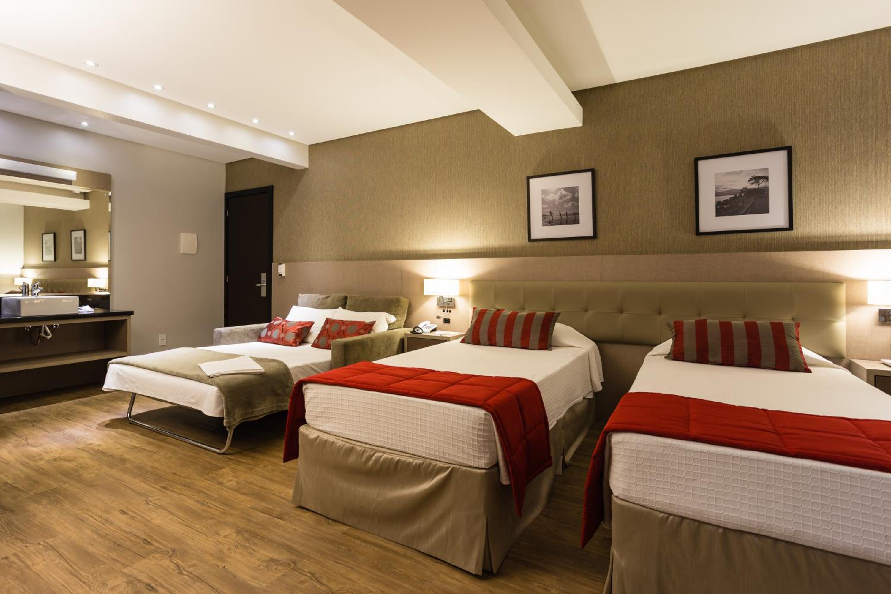 Premium Quadruple Room thumbnail 6