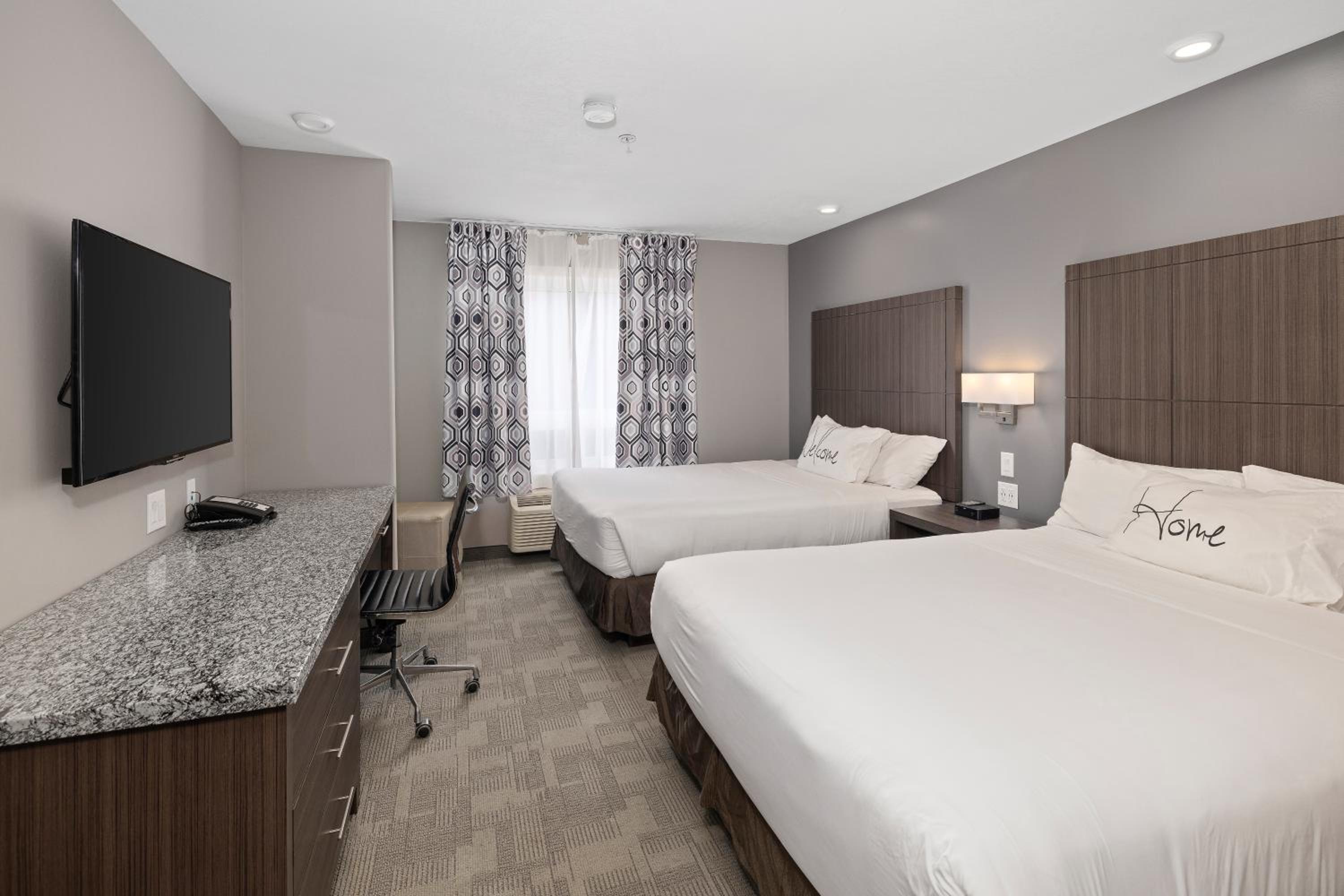 Standard Queen Room with Two Queen Beds photo 1