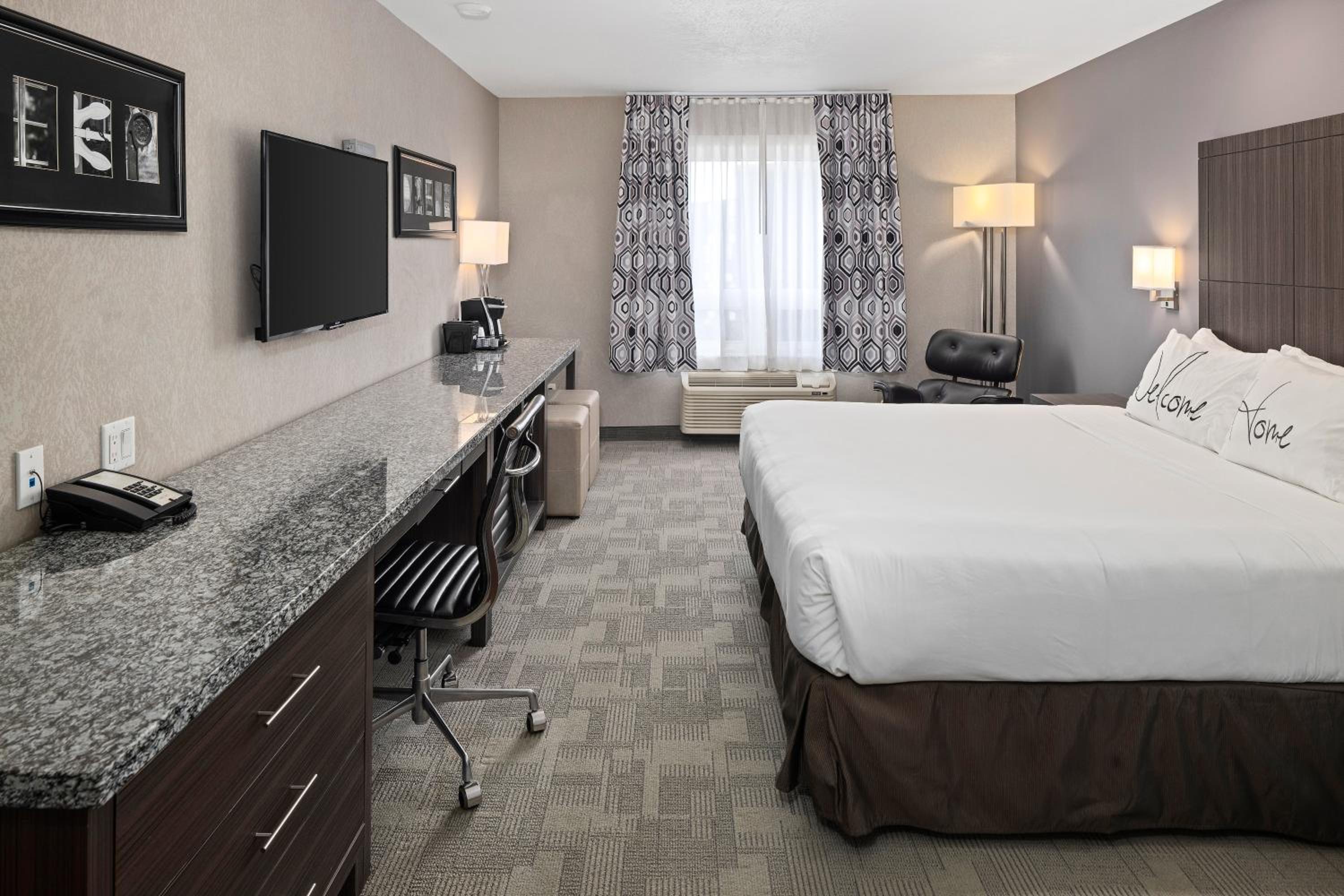 Business King Room photo 2