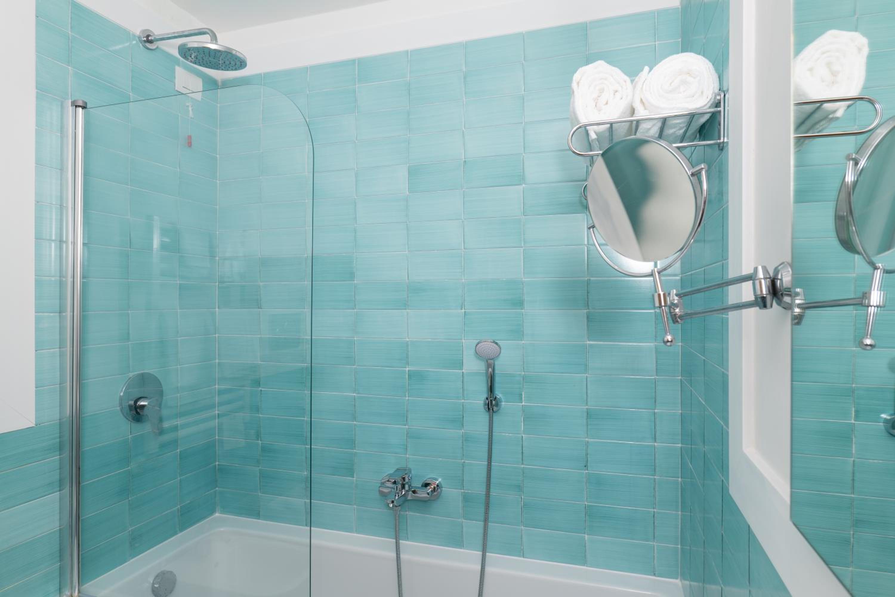 Basic Double or Twin Room - Photo 2