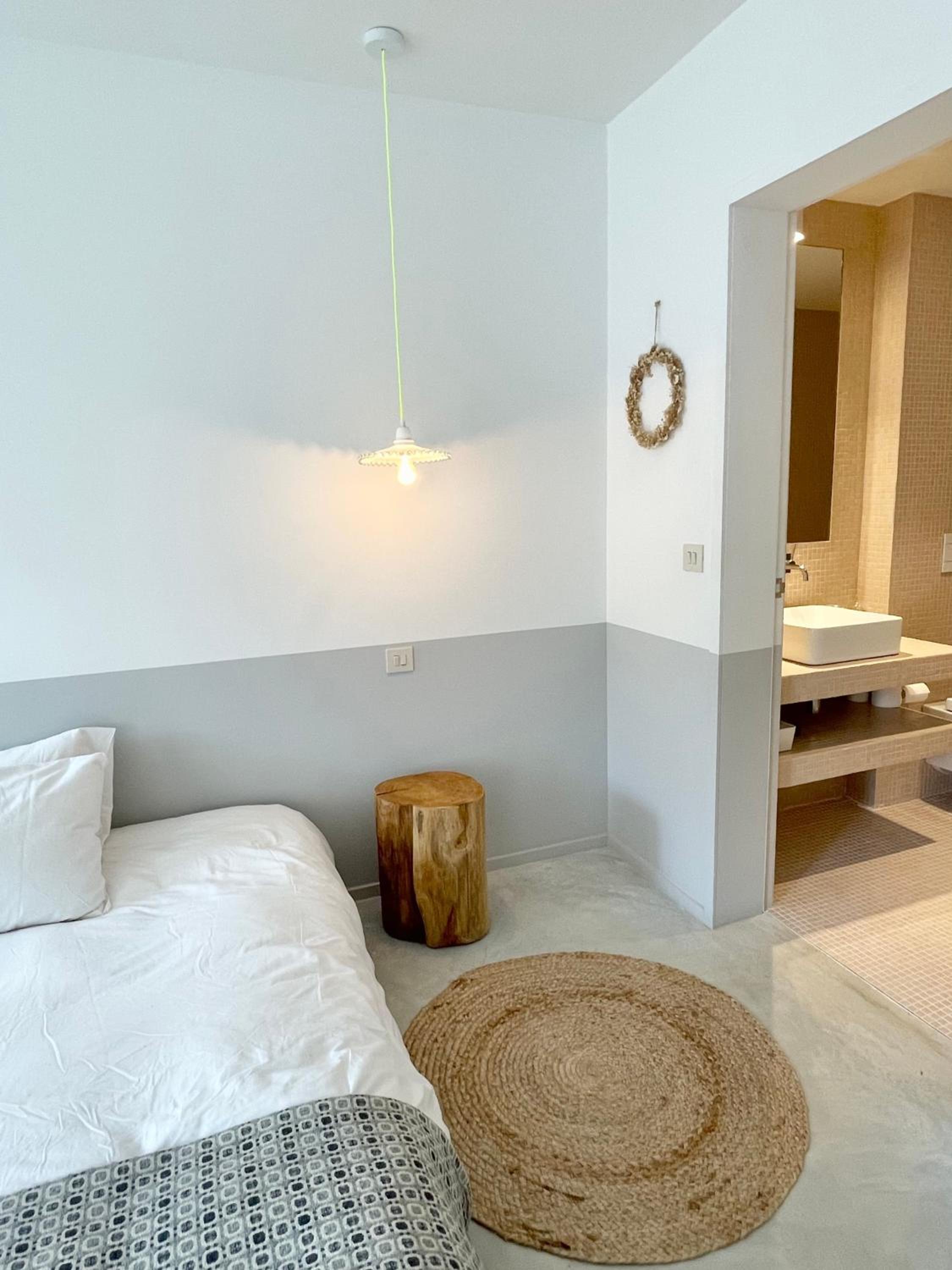 Deluxe Double Room with Balcony photo 3