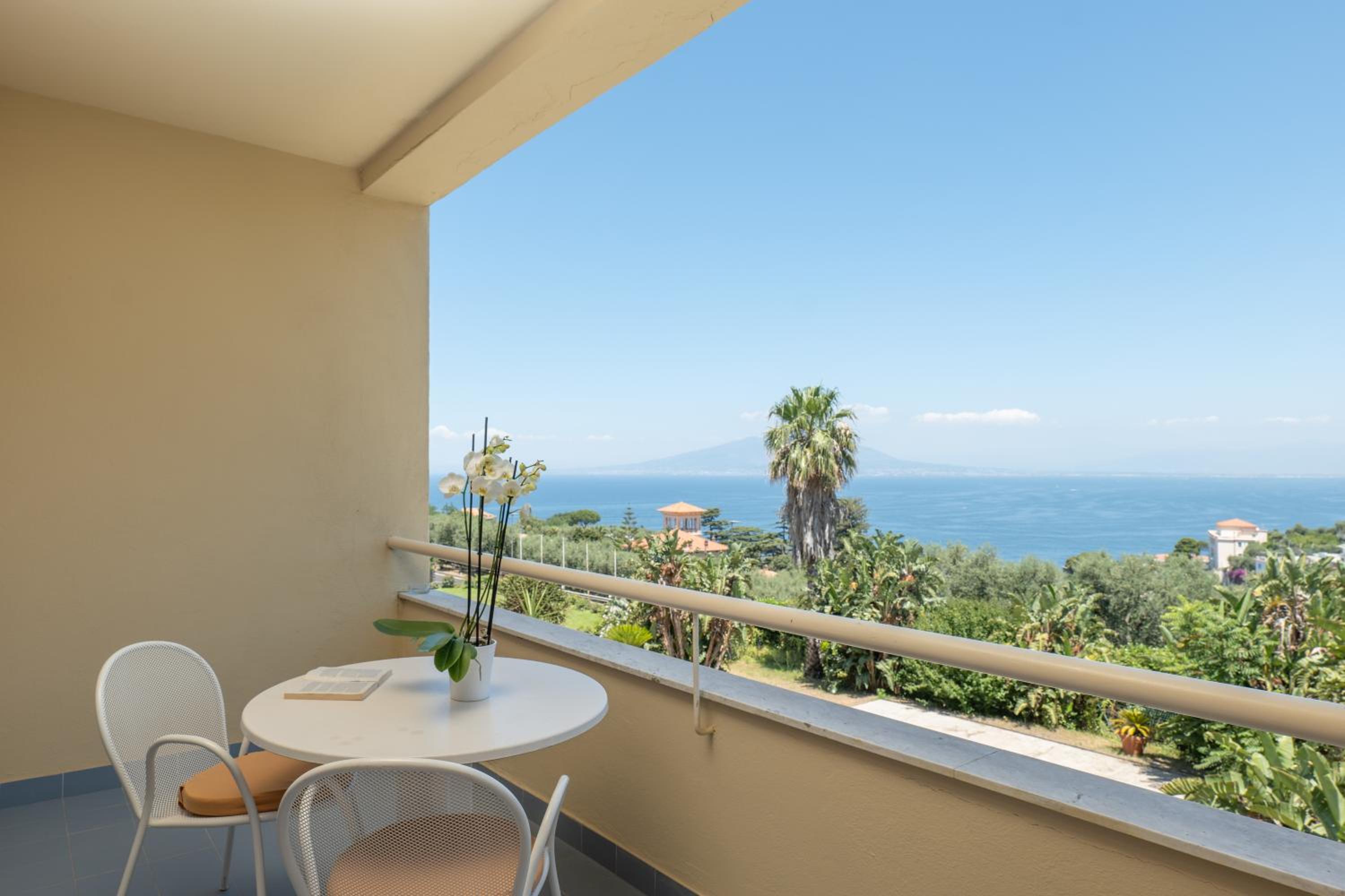 Family Room with Sea View - Photo 4