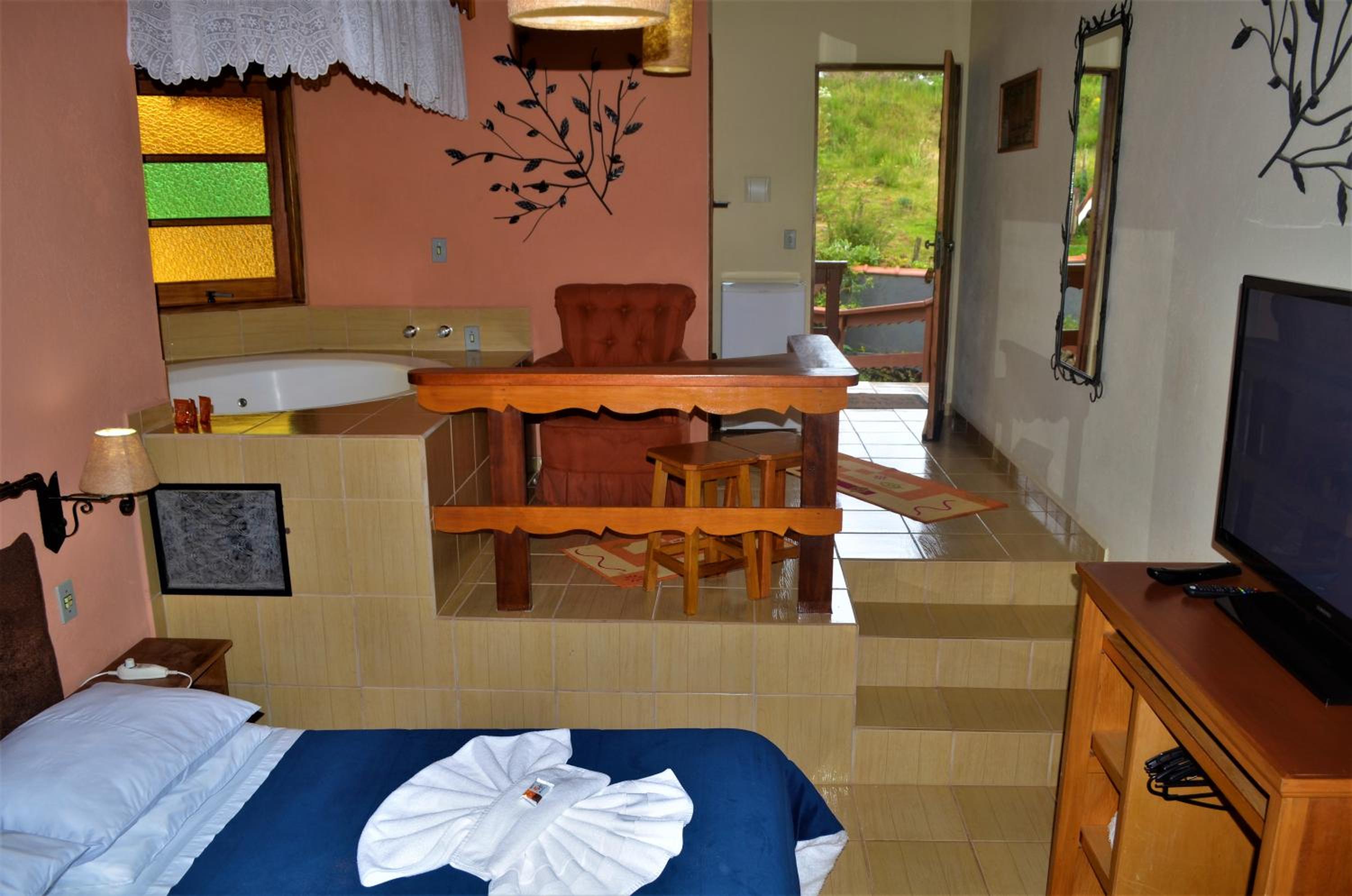 Suite with Mountain View - Photo 8
