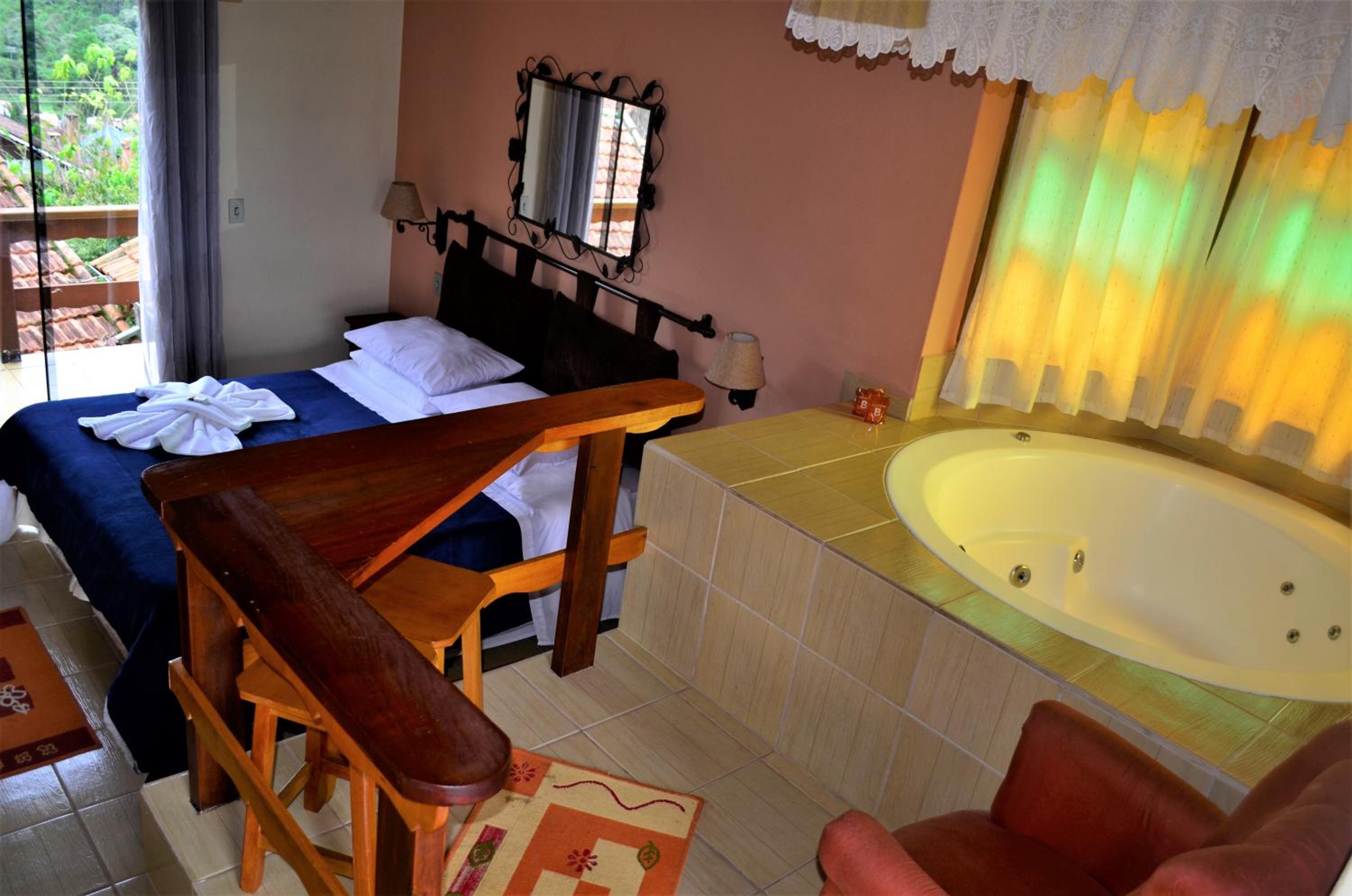 Suite with Mountain View - Photo 7