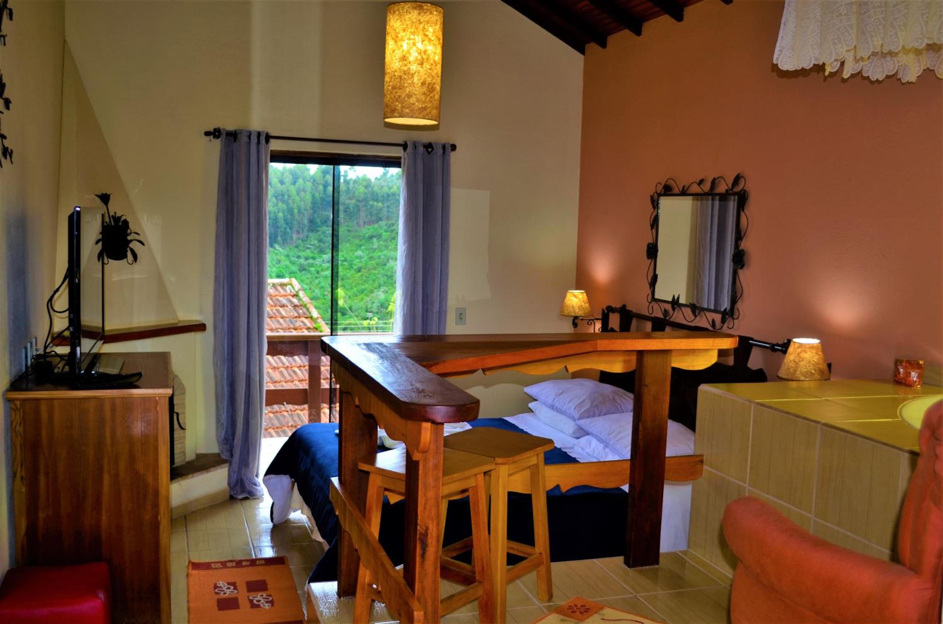 Suite with Mountain View - Photo 4