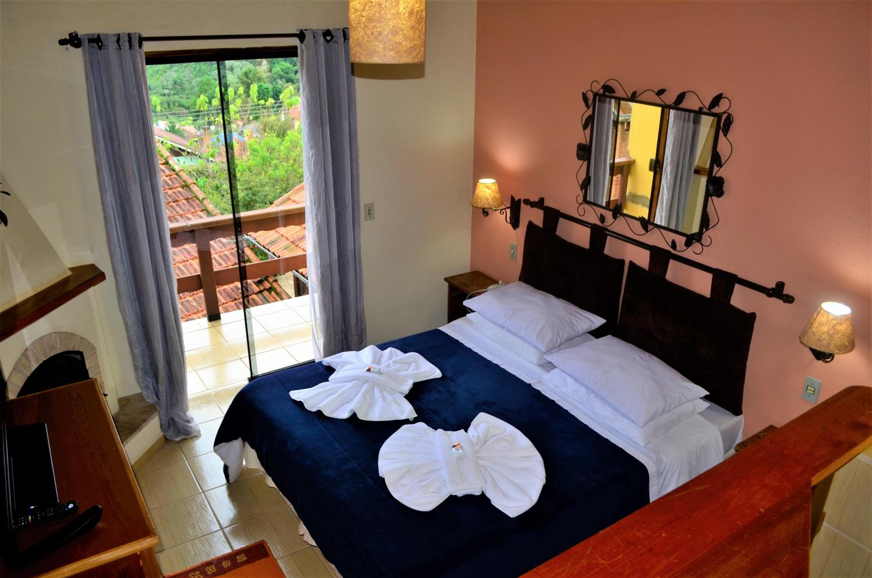 Suite with Mountain View - Photo 11