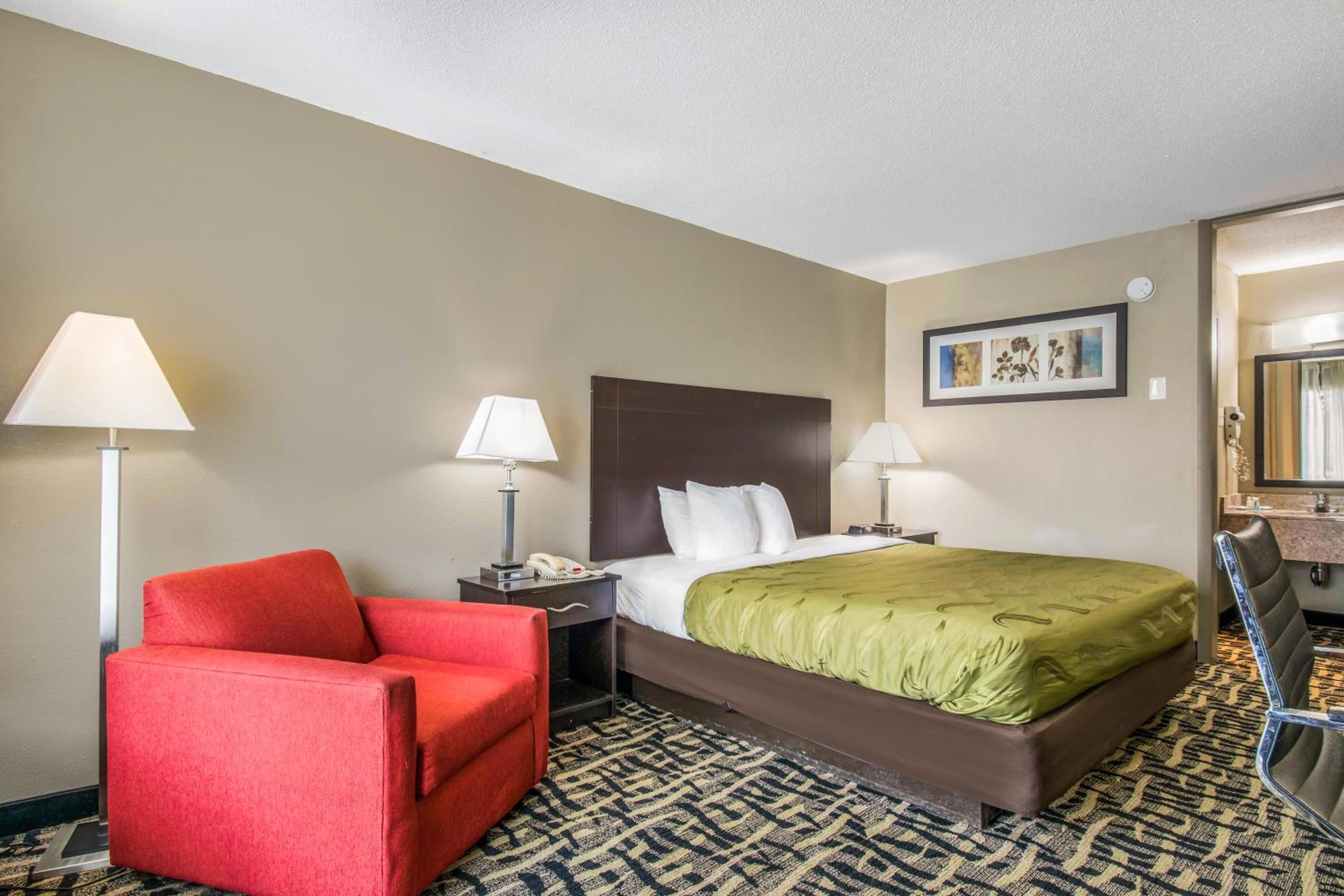 King Room - Non-Smoking - Photo 4