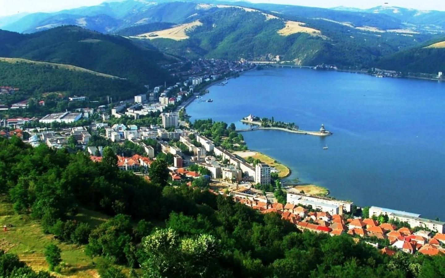 Apartment with Lake View - Photo 42