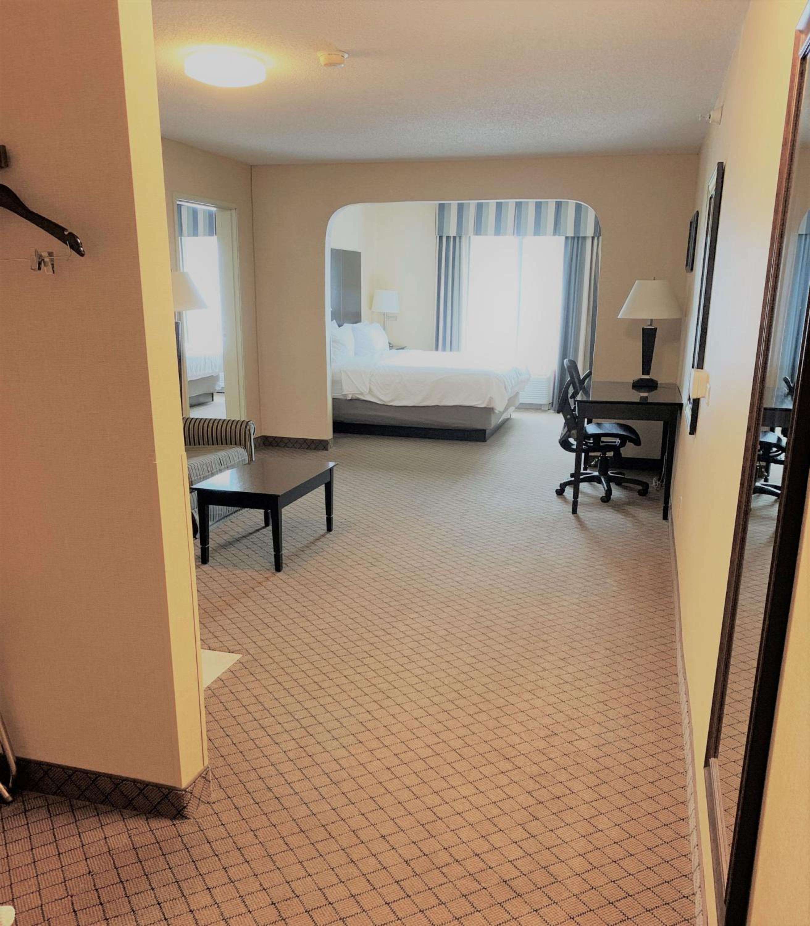 Two-Bedroom Suite - Photo 9