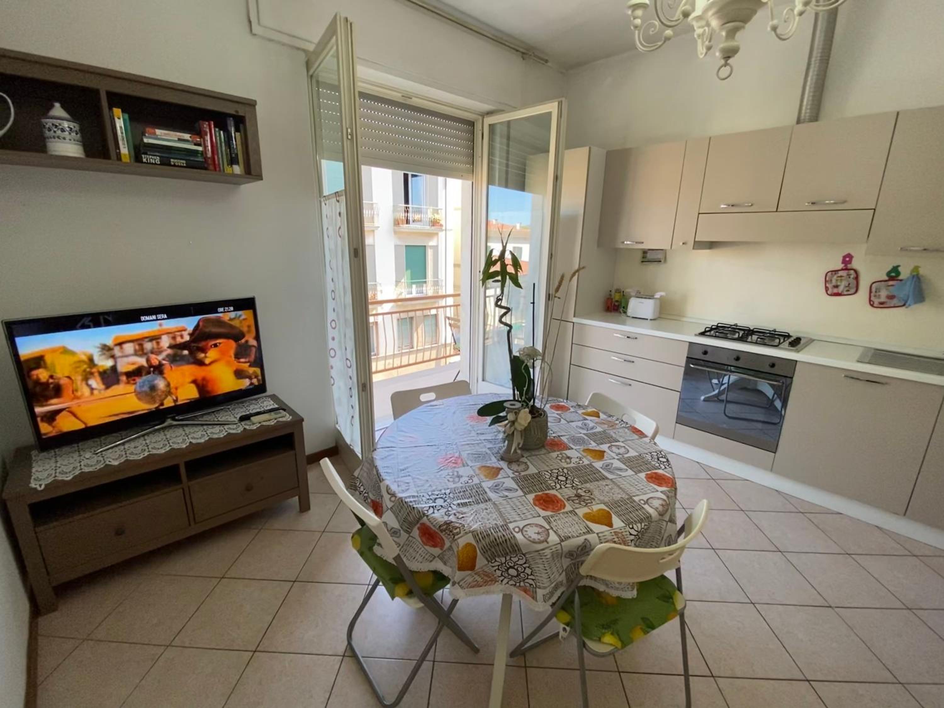 Apartment with Balcony - Photo 15