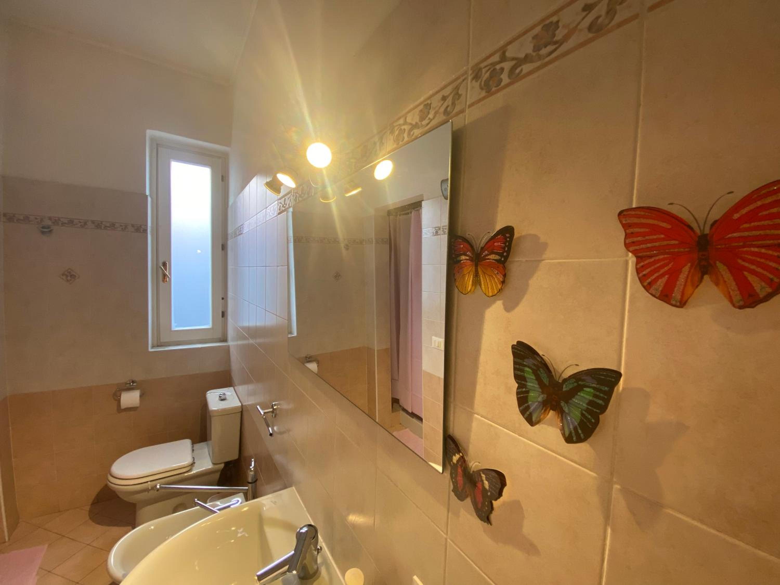 Apartment with Balcony - Photo 8