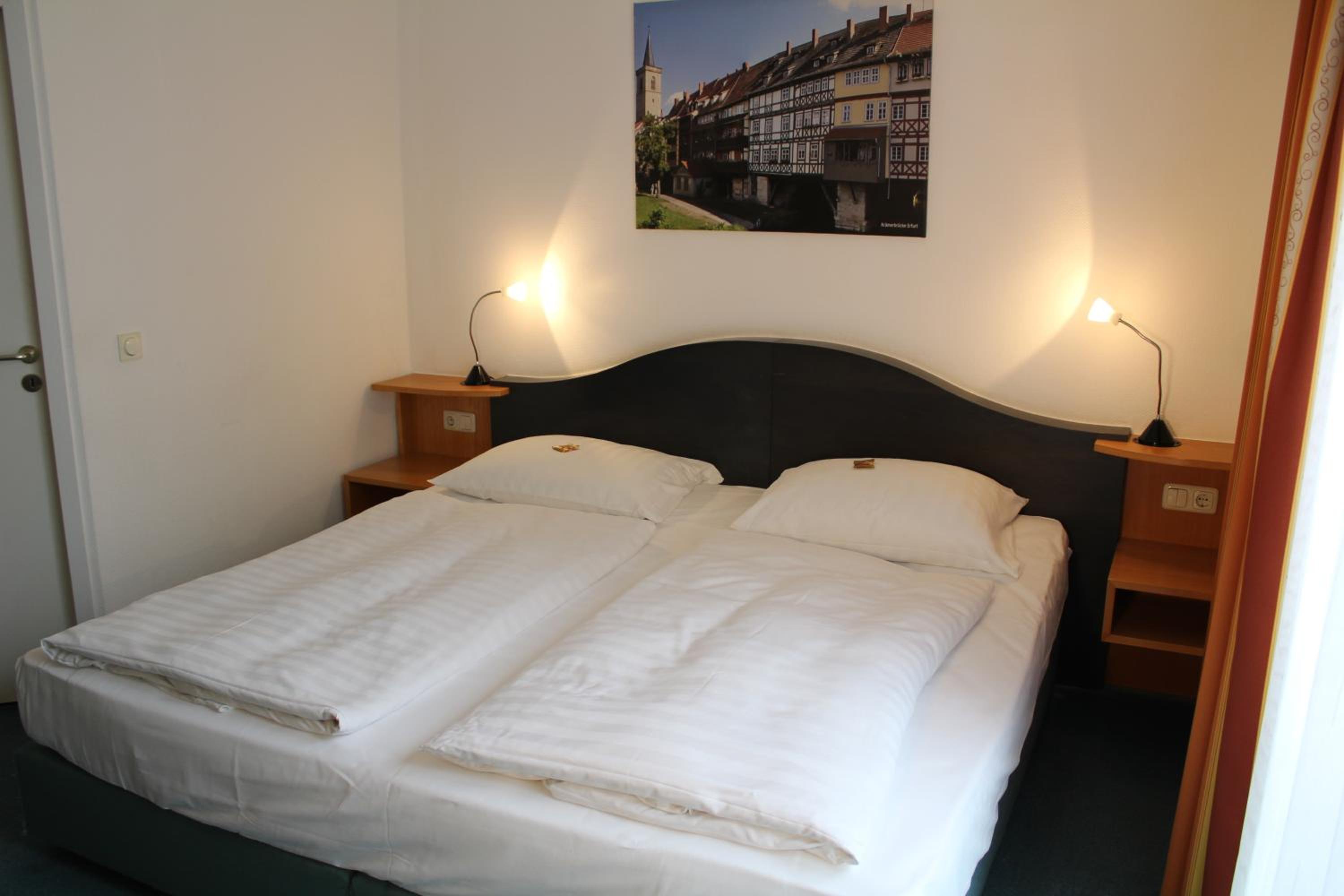 Standard Double Room - Photo 7