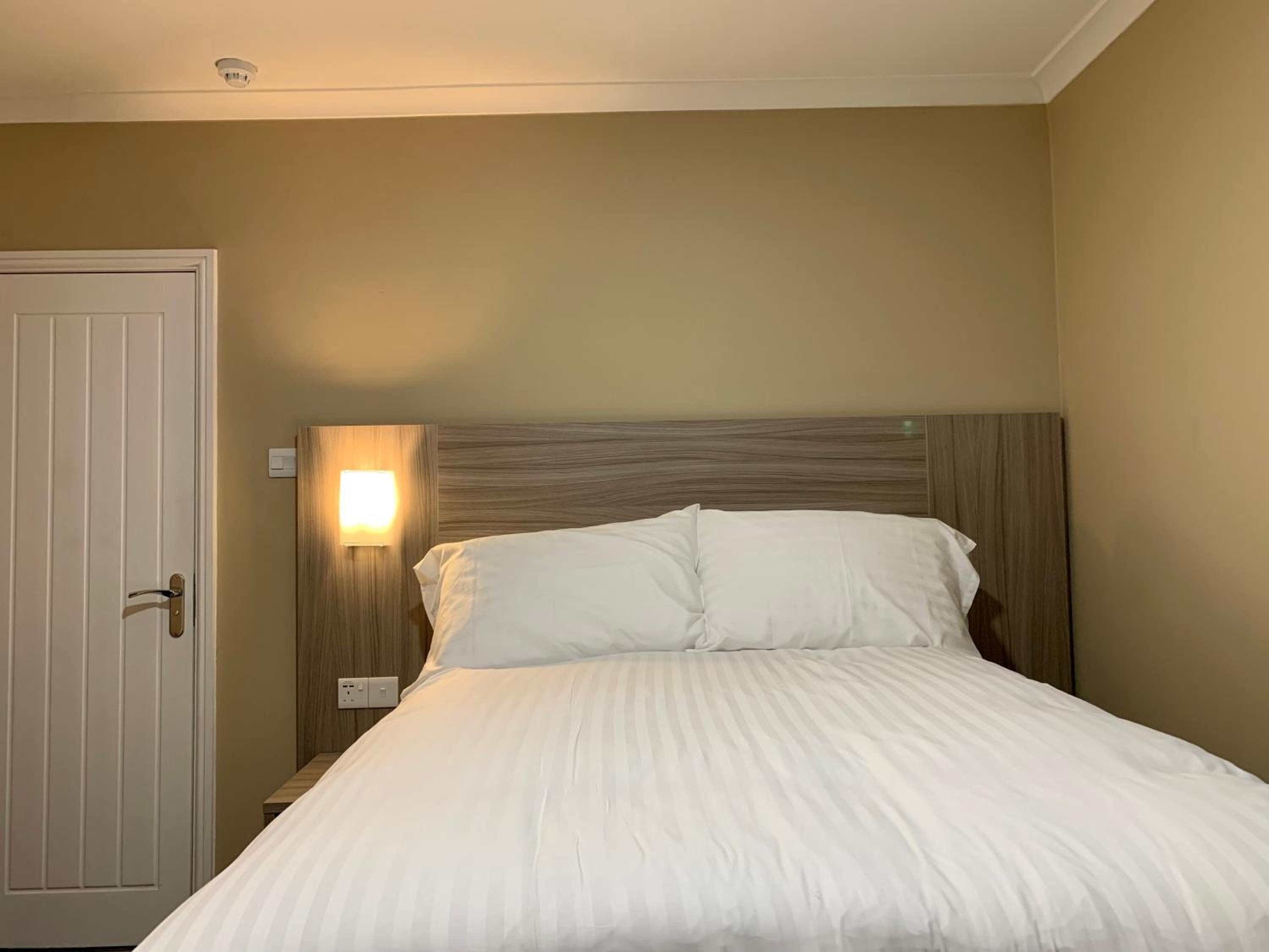 Standard Double Room - Photo 6