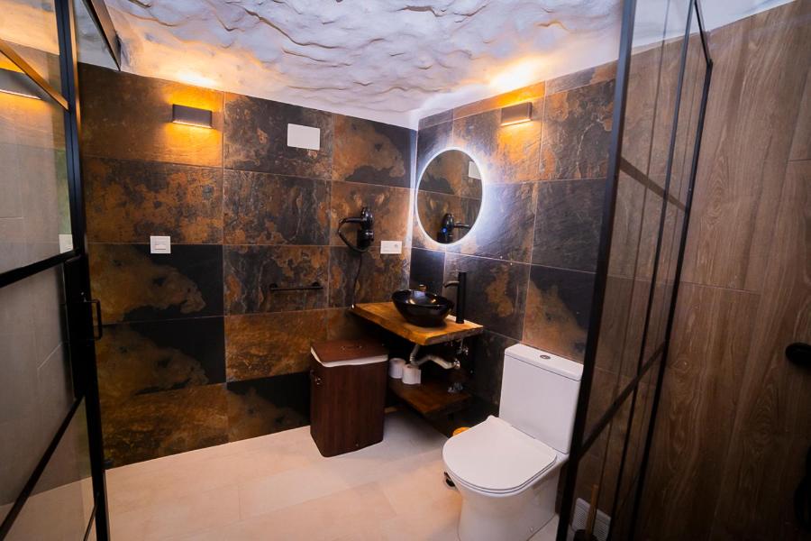 Deluxe Suite Cave with Spa Bath photo 2