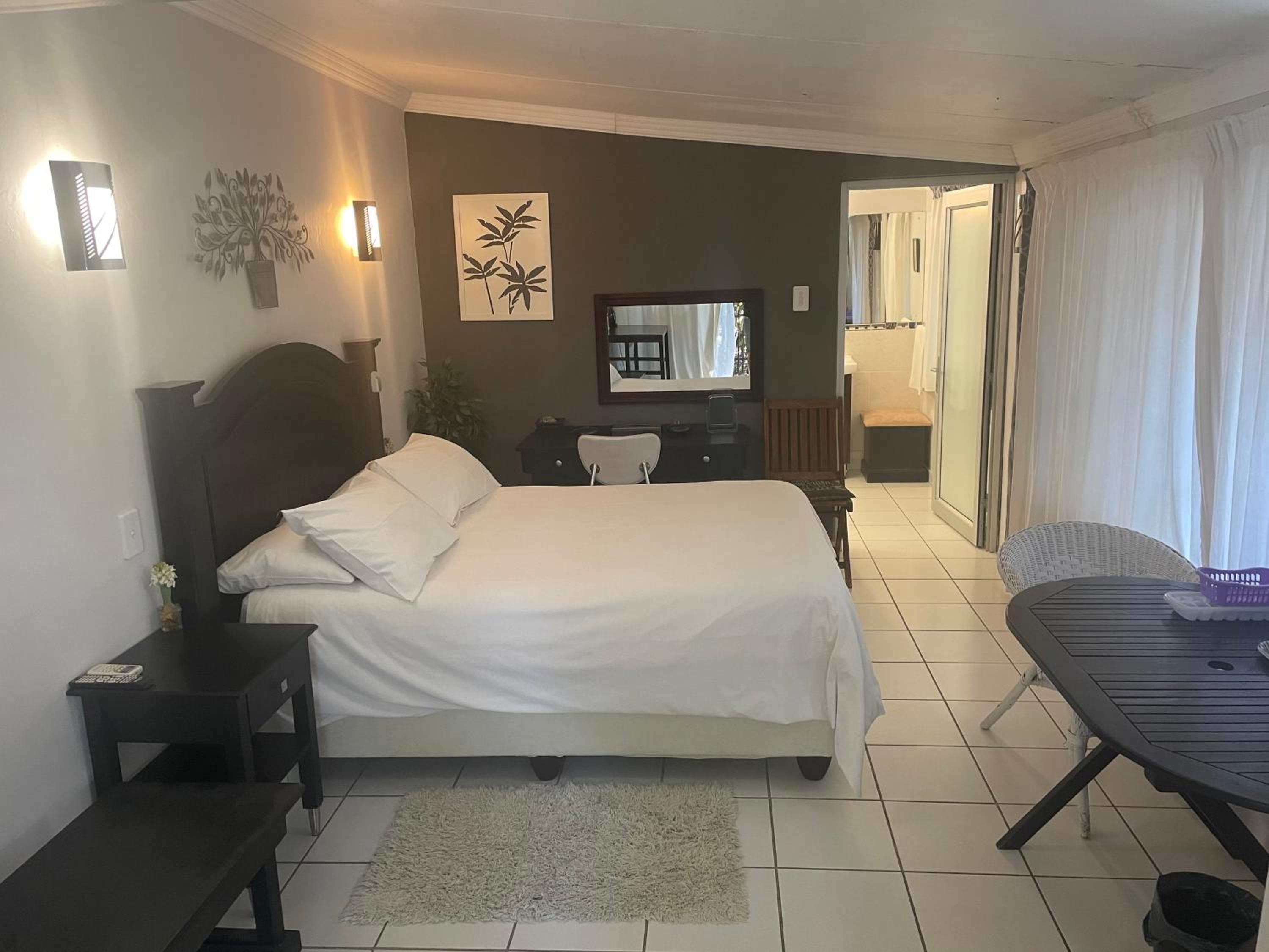 Deluxe Double Room with Balcony photo 1