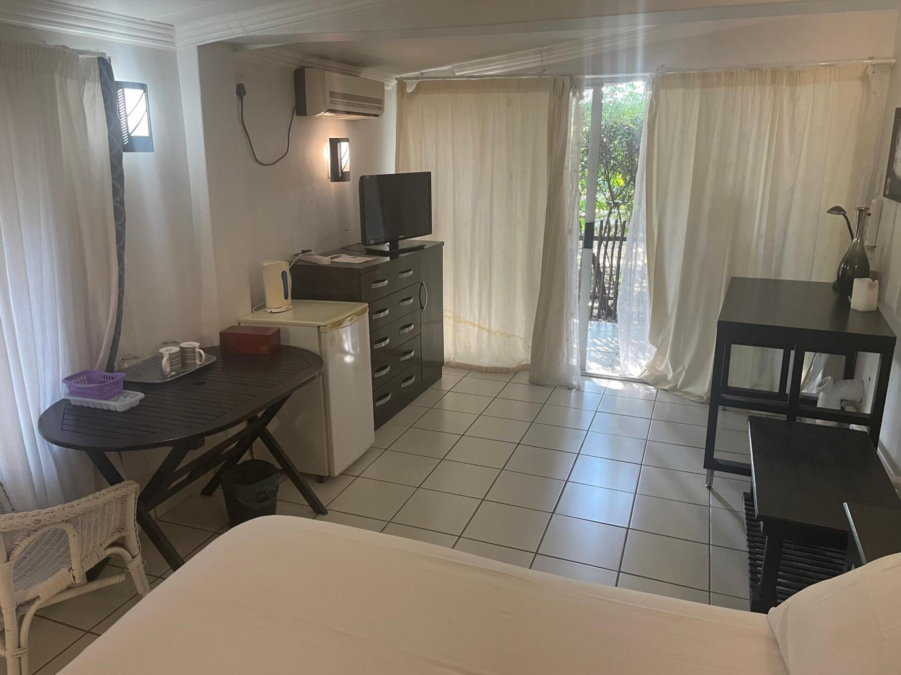 Deluxe Double Room with Balcony photo 2
