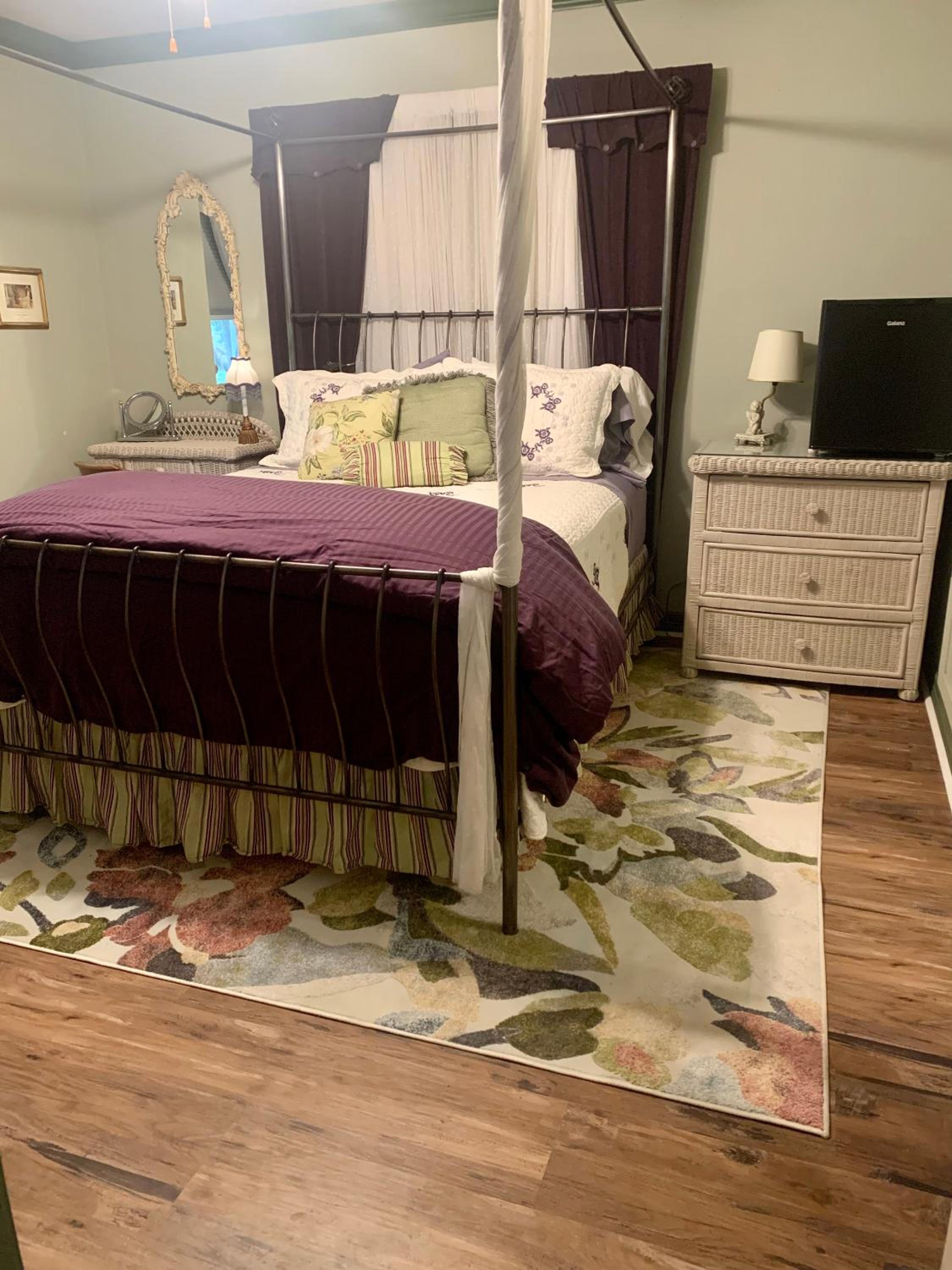 Queen Room With Garden View