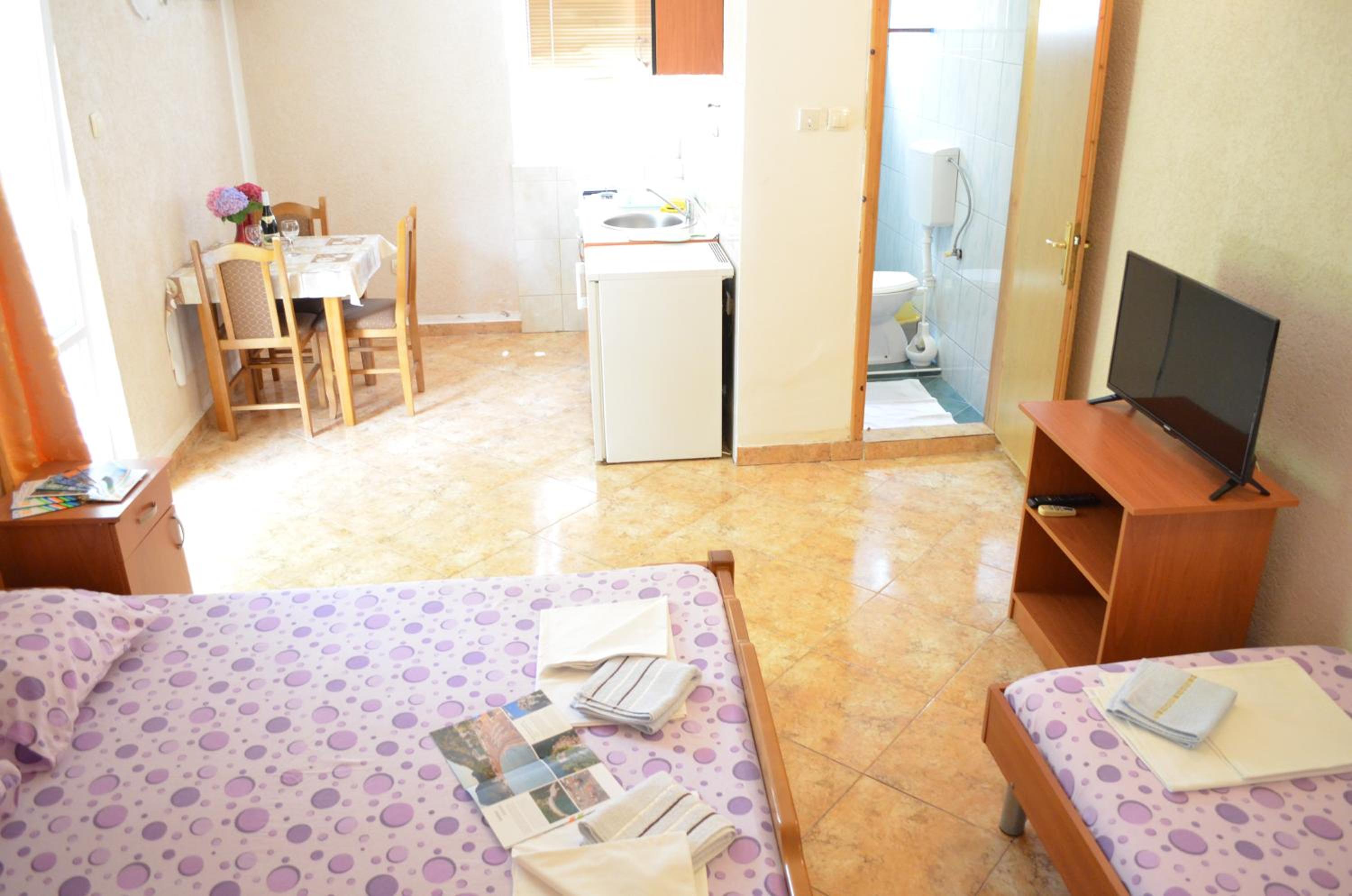 One-Bedroom Apartment photo 2