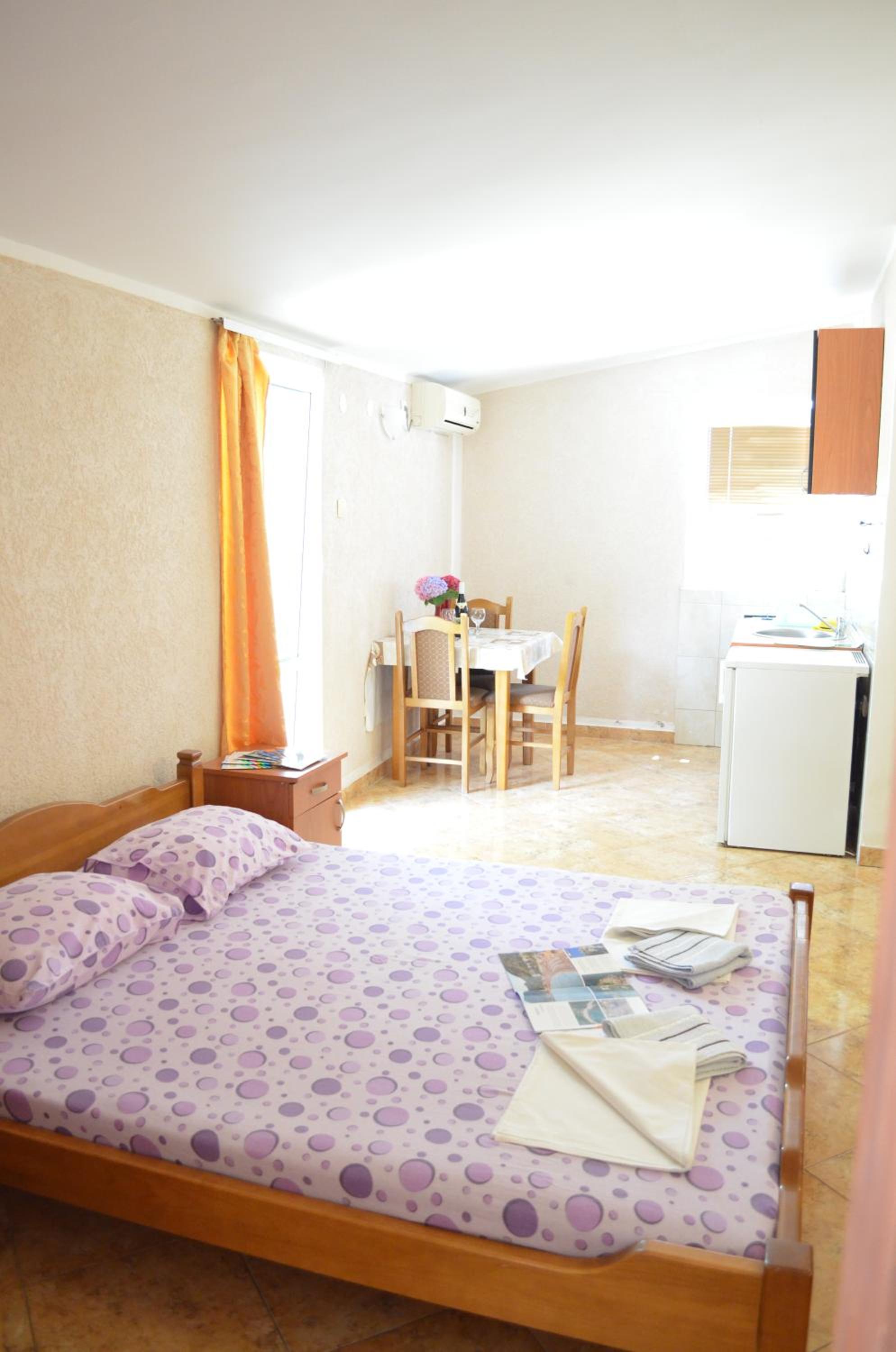 One-Bedroom Apartment photo 3