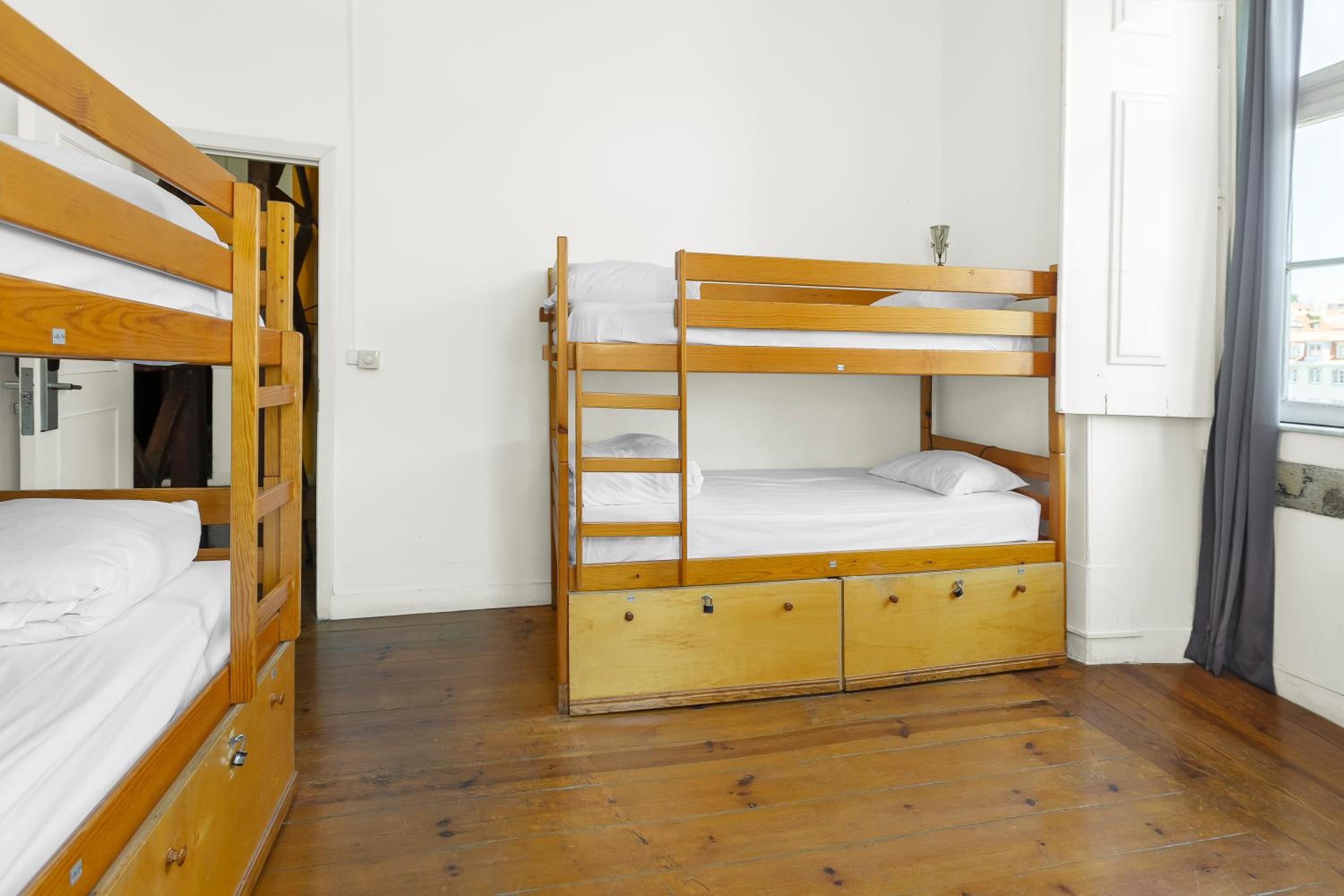Bed in 4-Bed Mixed Dormitory Room photo 1