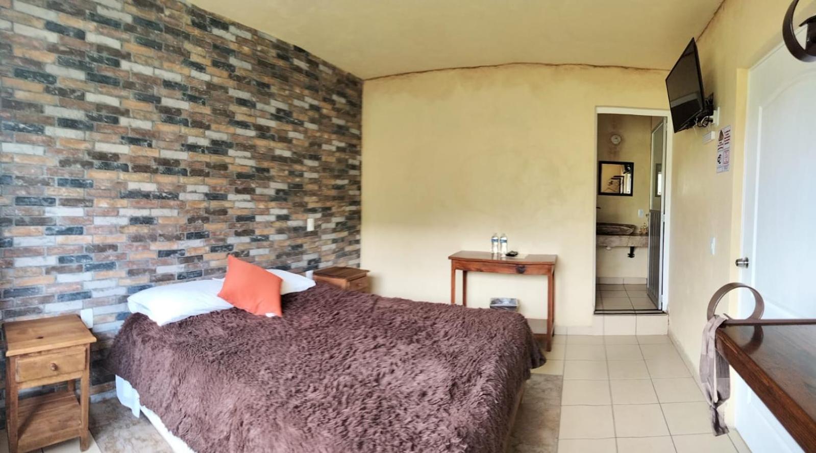 Double Room - Photo 6