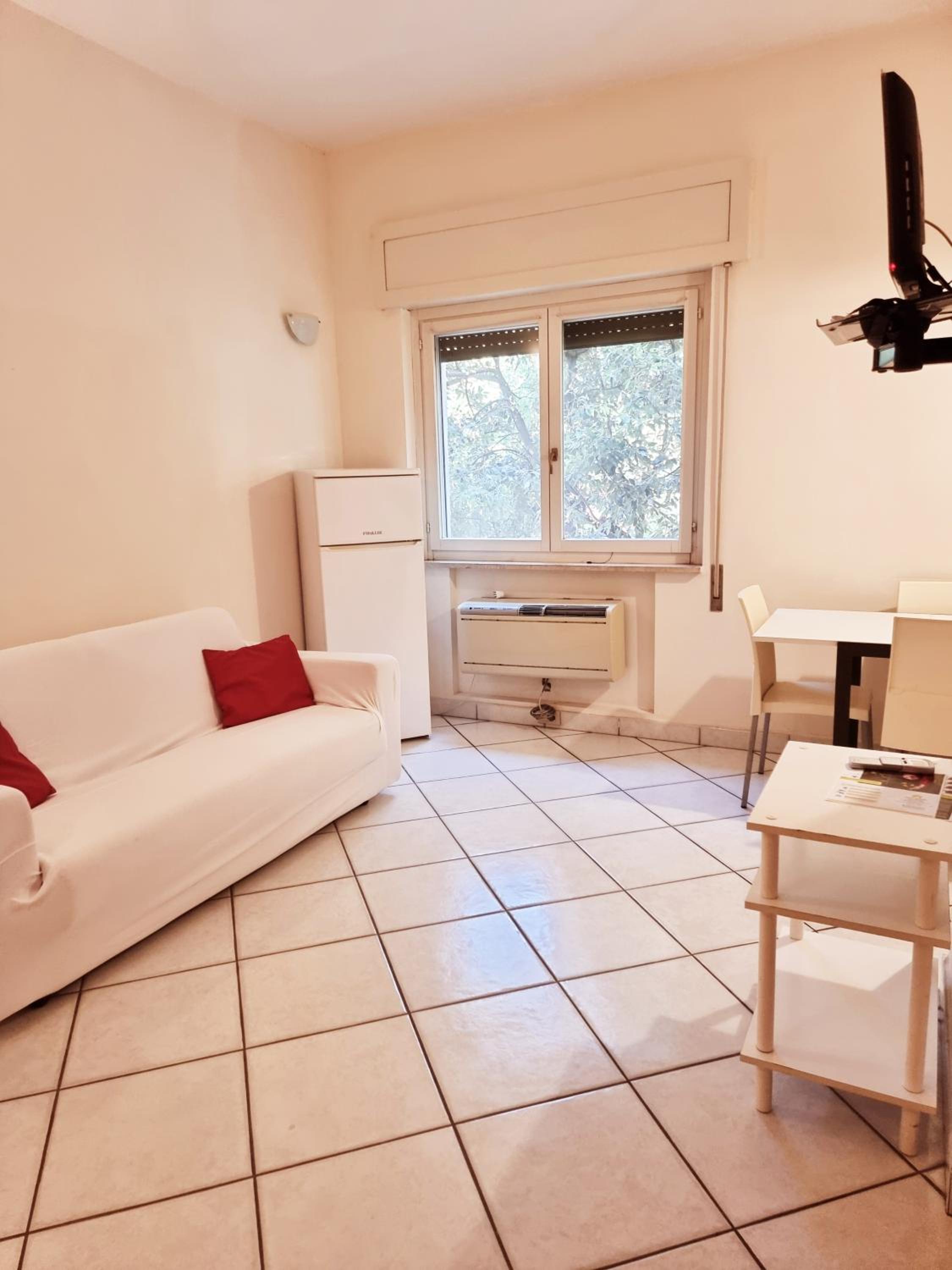 Apartment with Mountain View - Photo 3