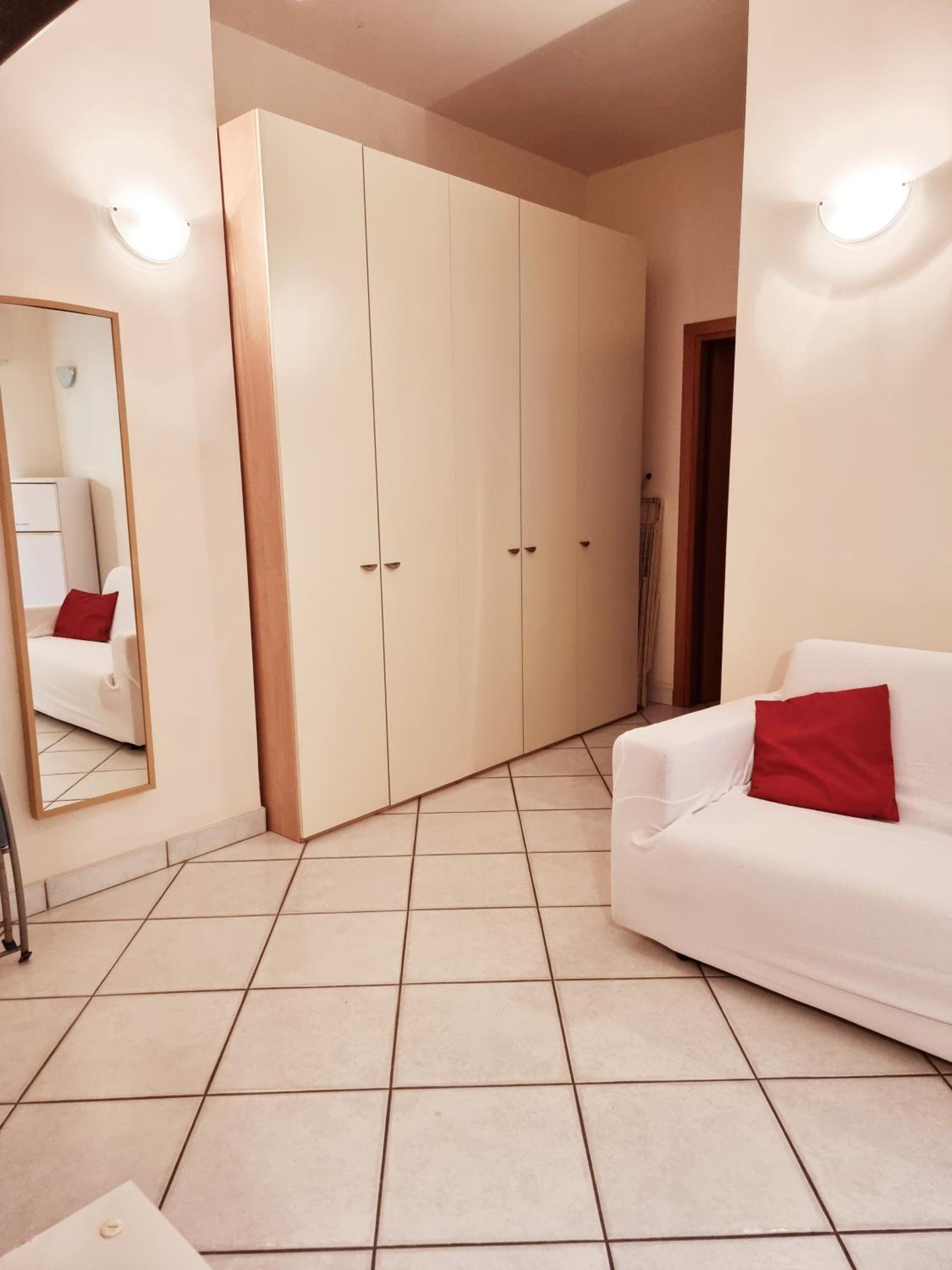Apartment with Mountain View - Photo 10