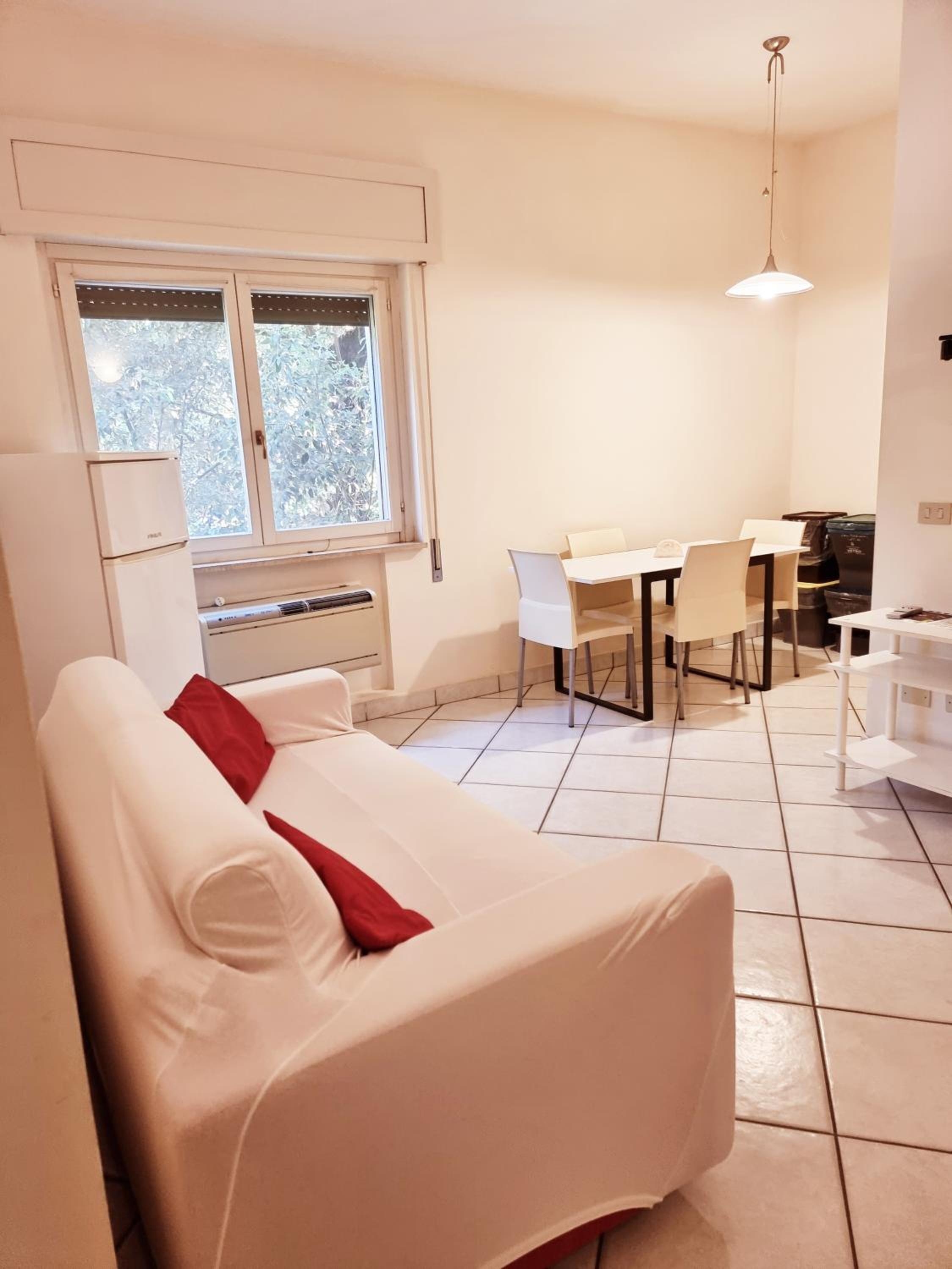 Apartment with Mountain View - Photo 4