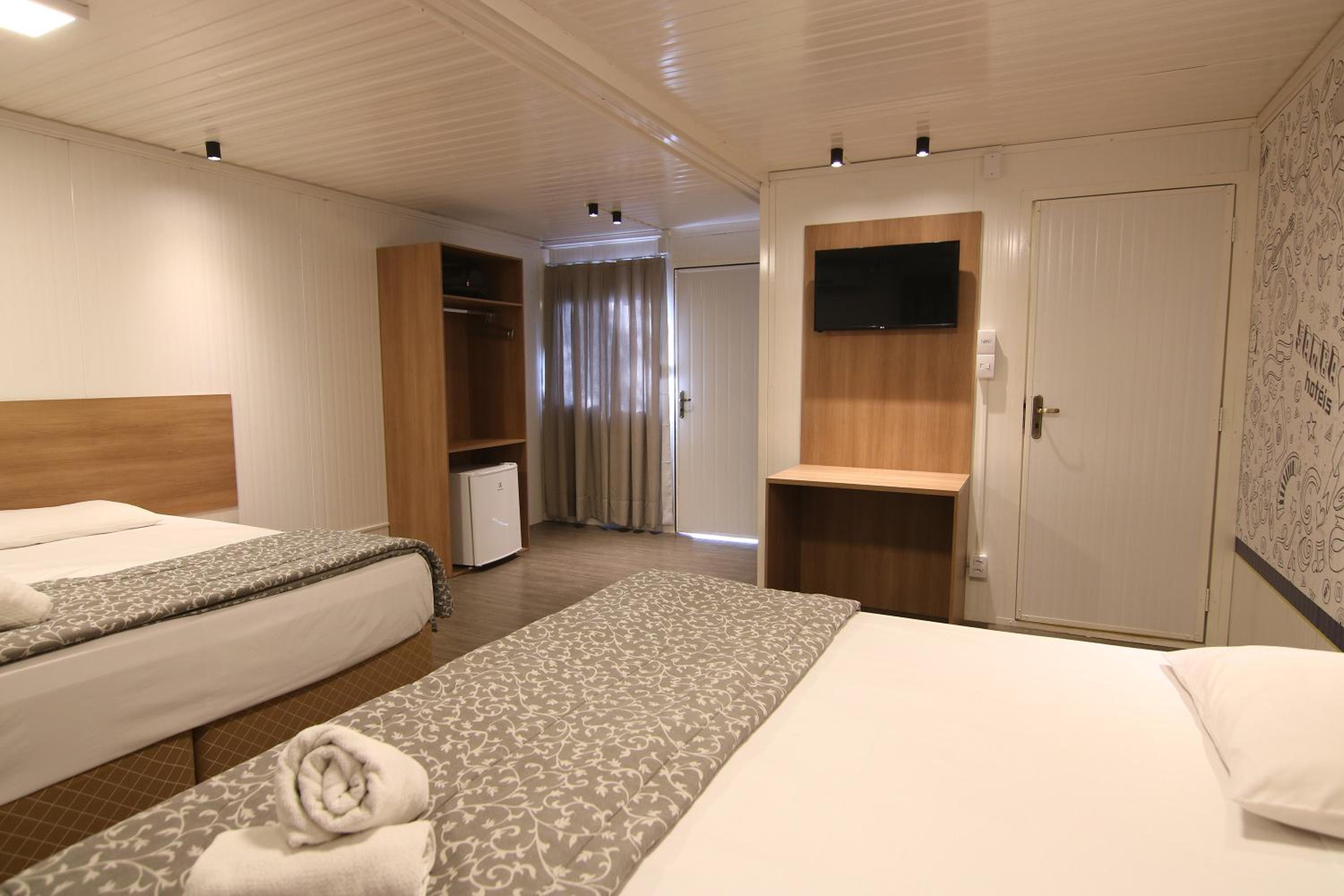 Quadruple Room with Lake View photo 2