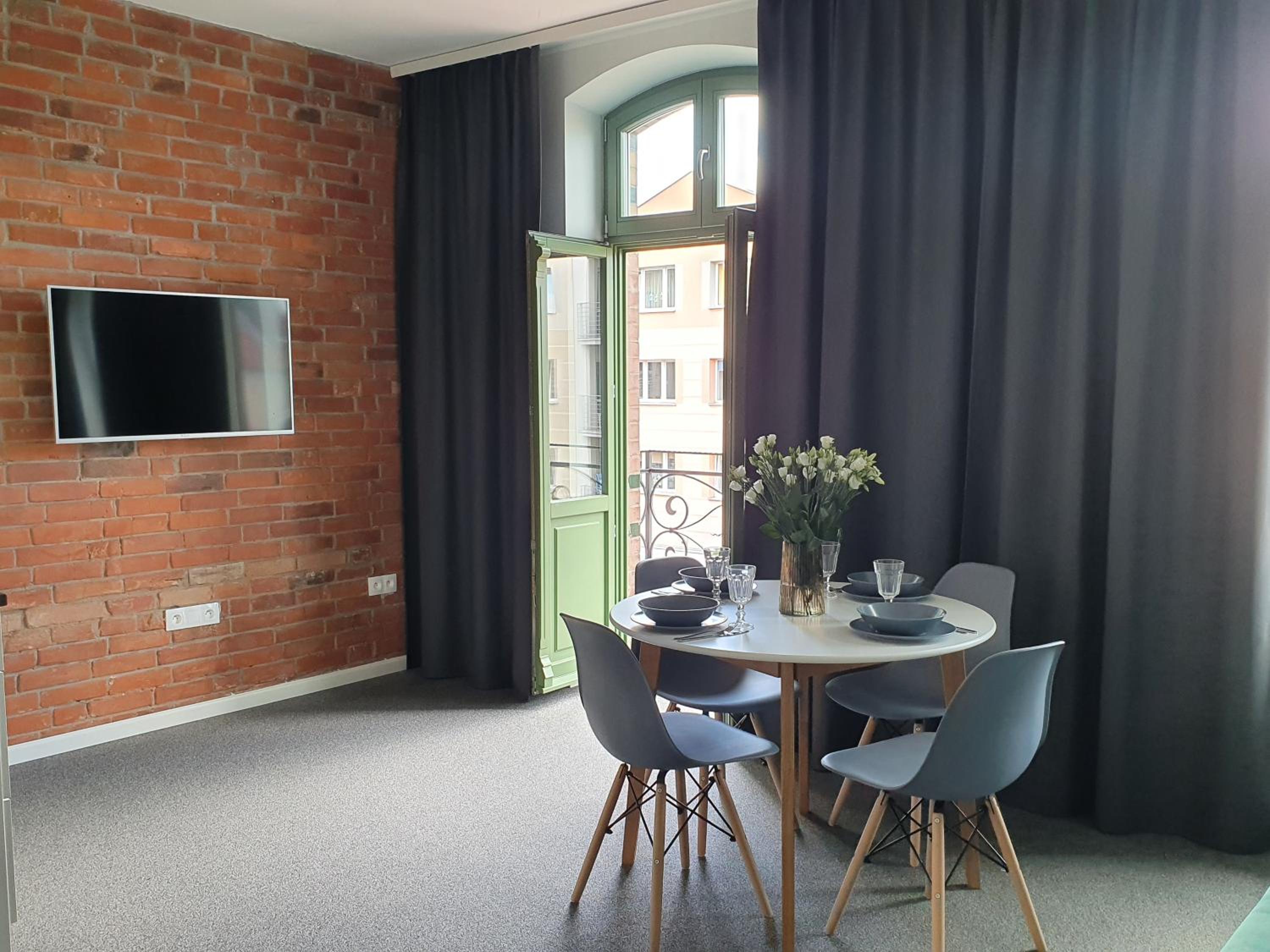 Apartment with Balcony - Photo 2
