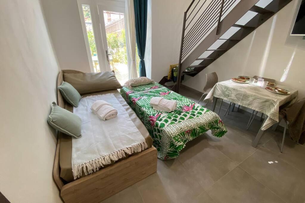 One-Bedroom Apartment - Photo 2
