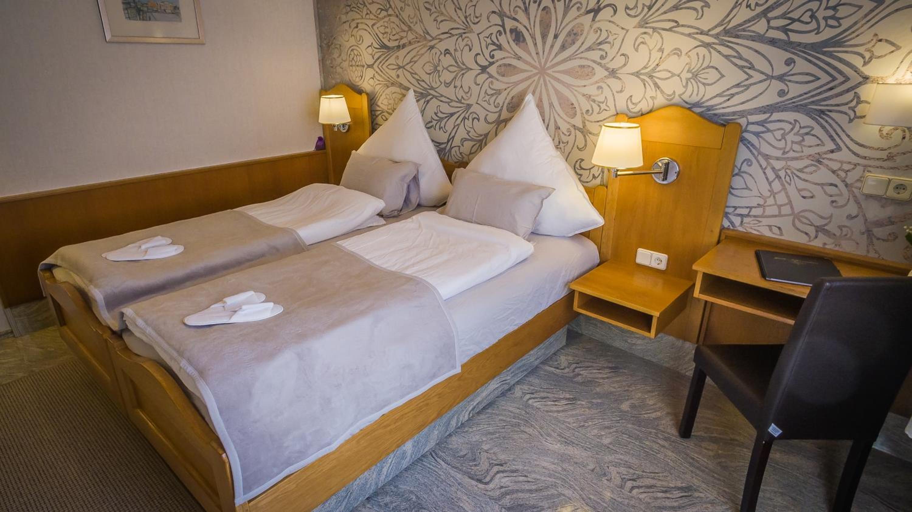Deluxe Double or Twin Room photo 3