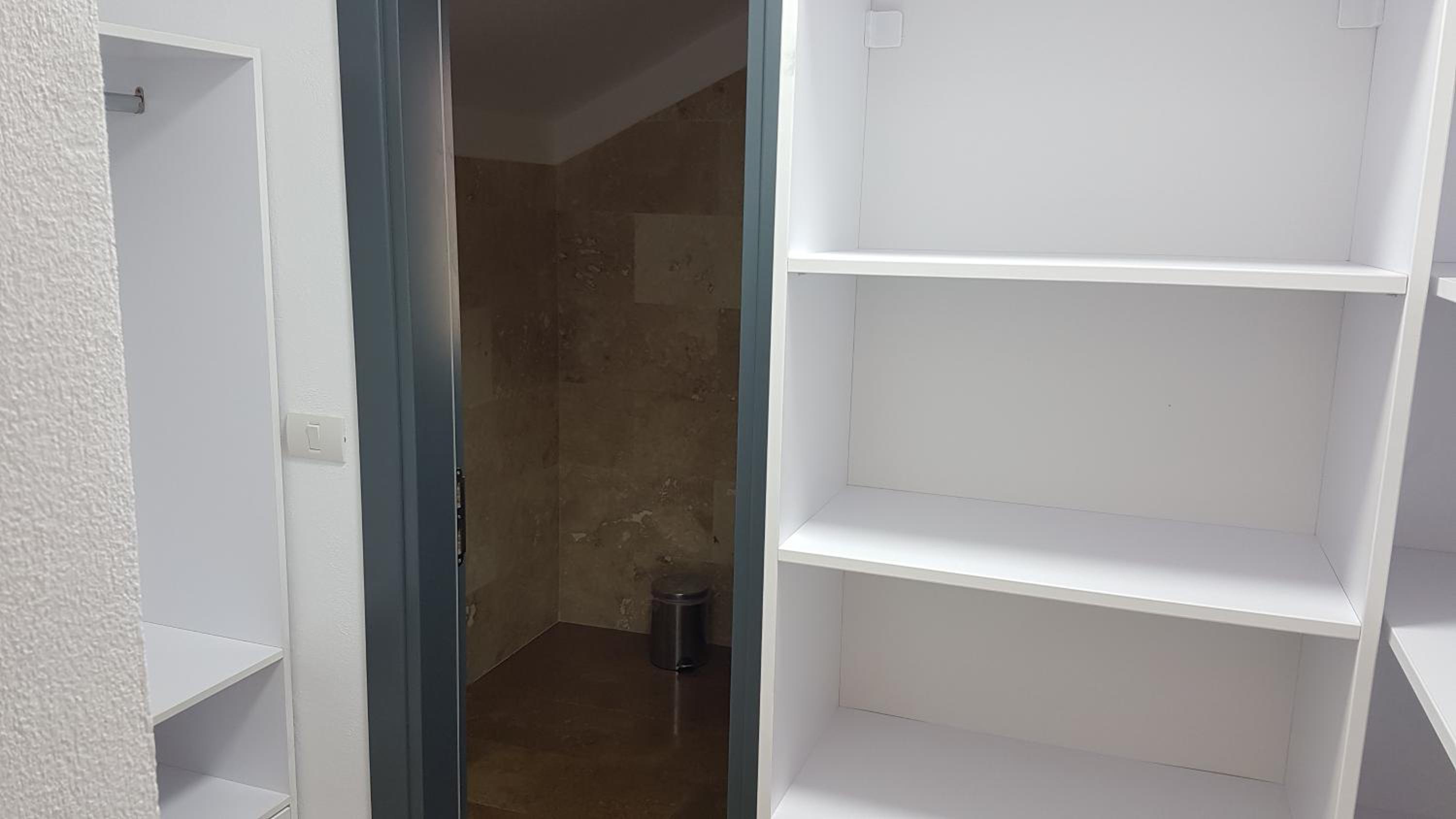 Superior King Room - Photo 17
