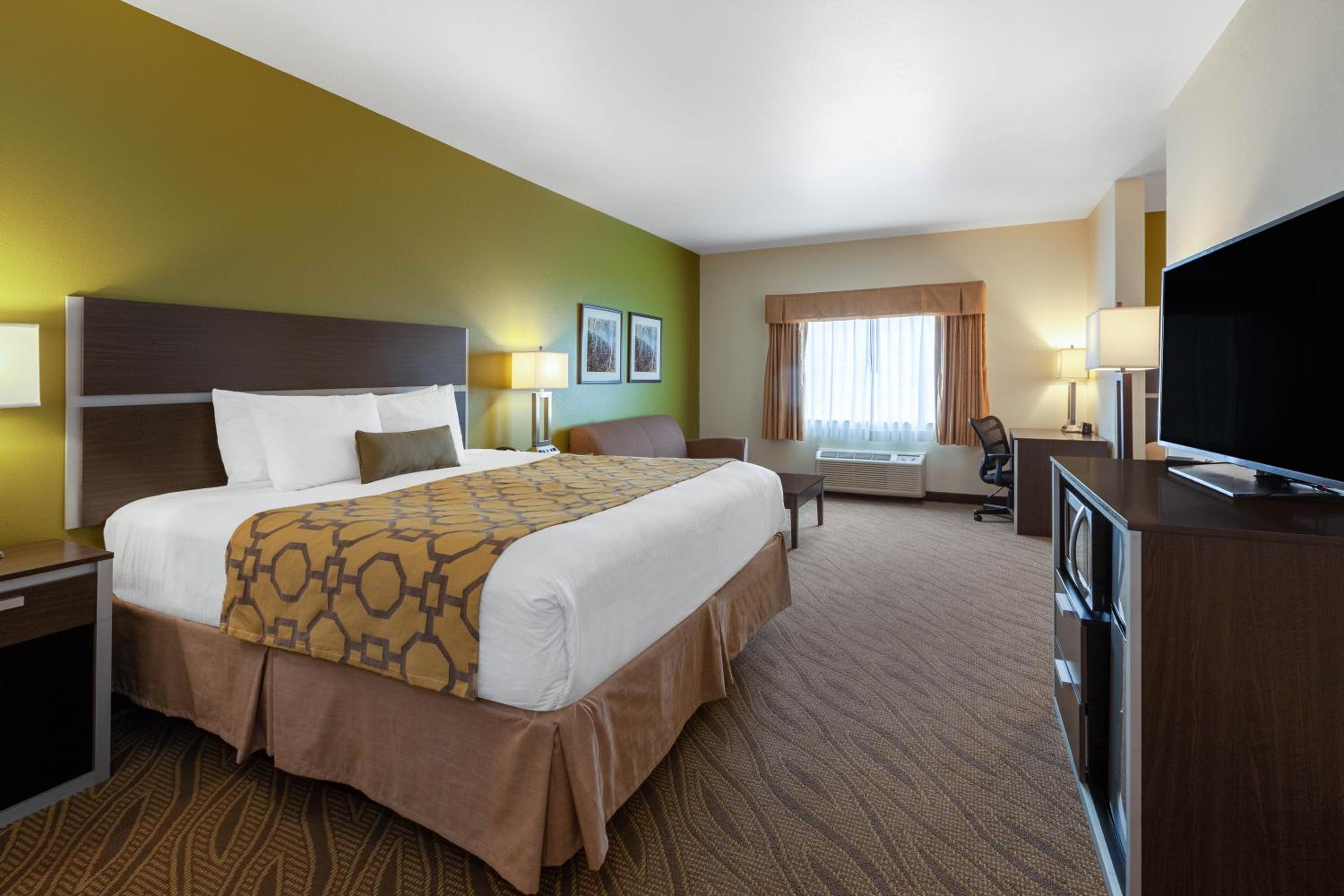 1 King Bed and 2 Twin Beds, Studio Family Suite, Non-Smoking