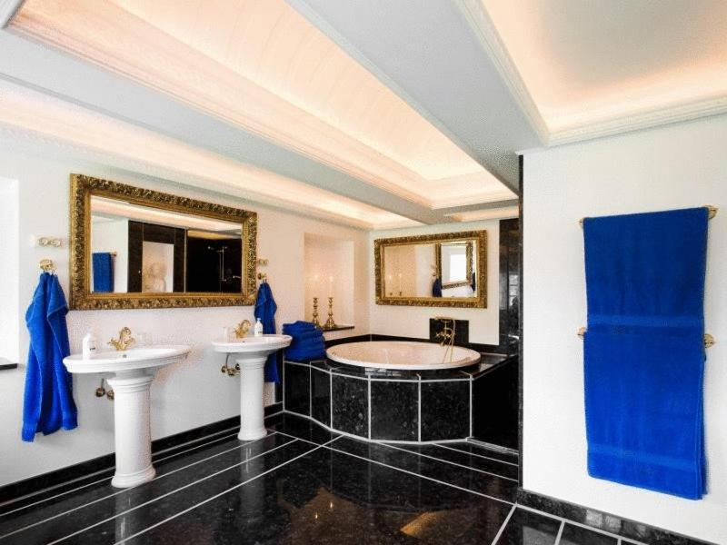 Deluxe King Room photo 3