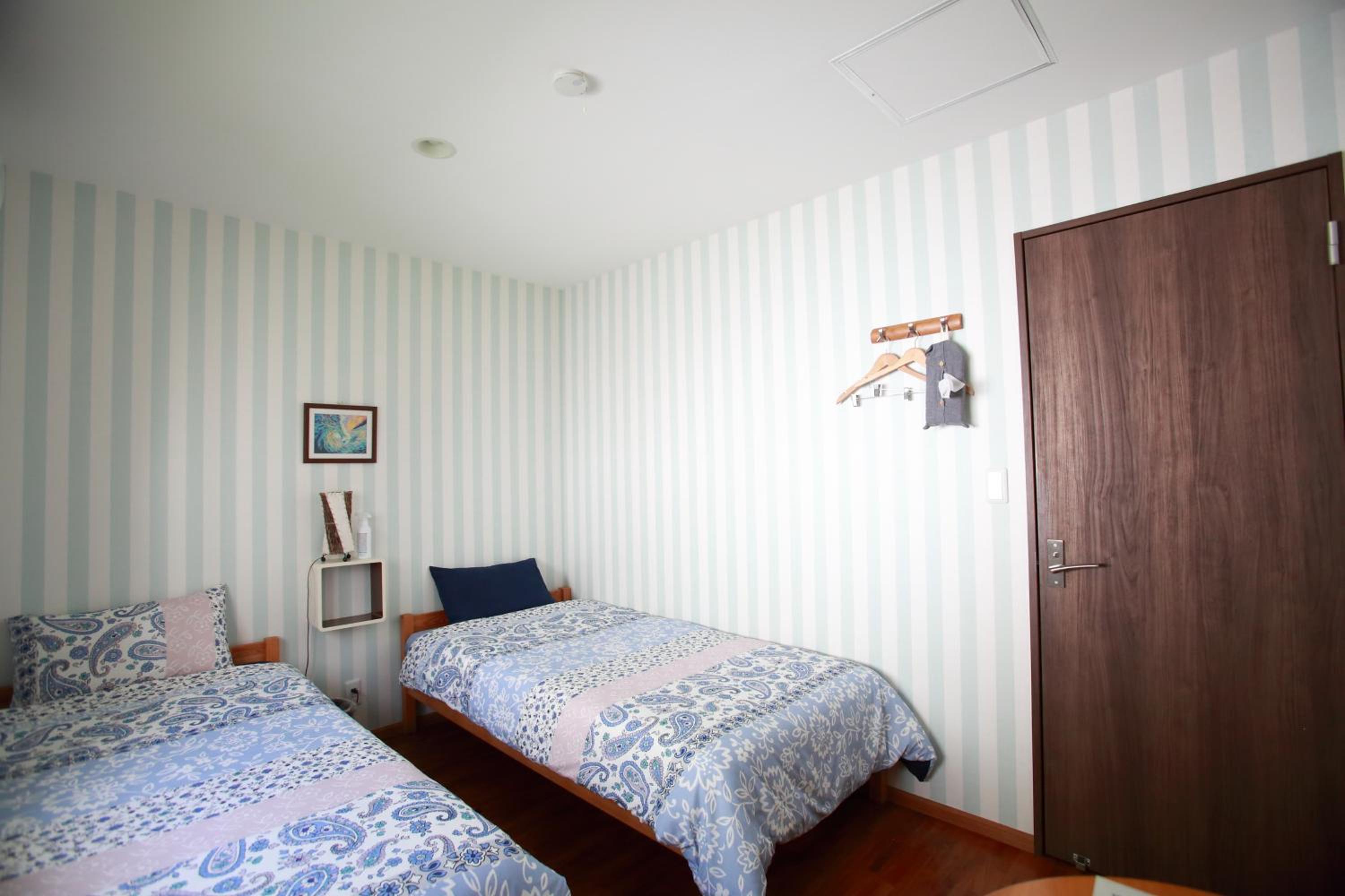 Twin Room - Photo 2