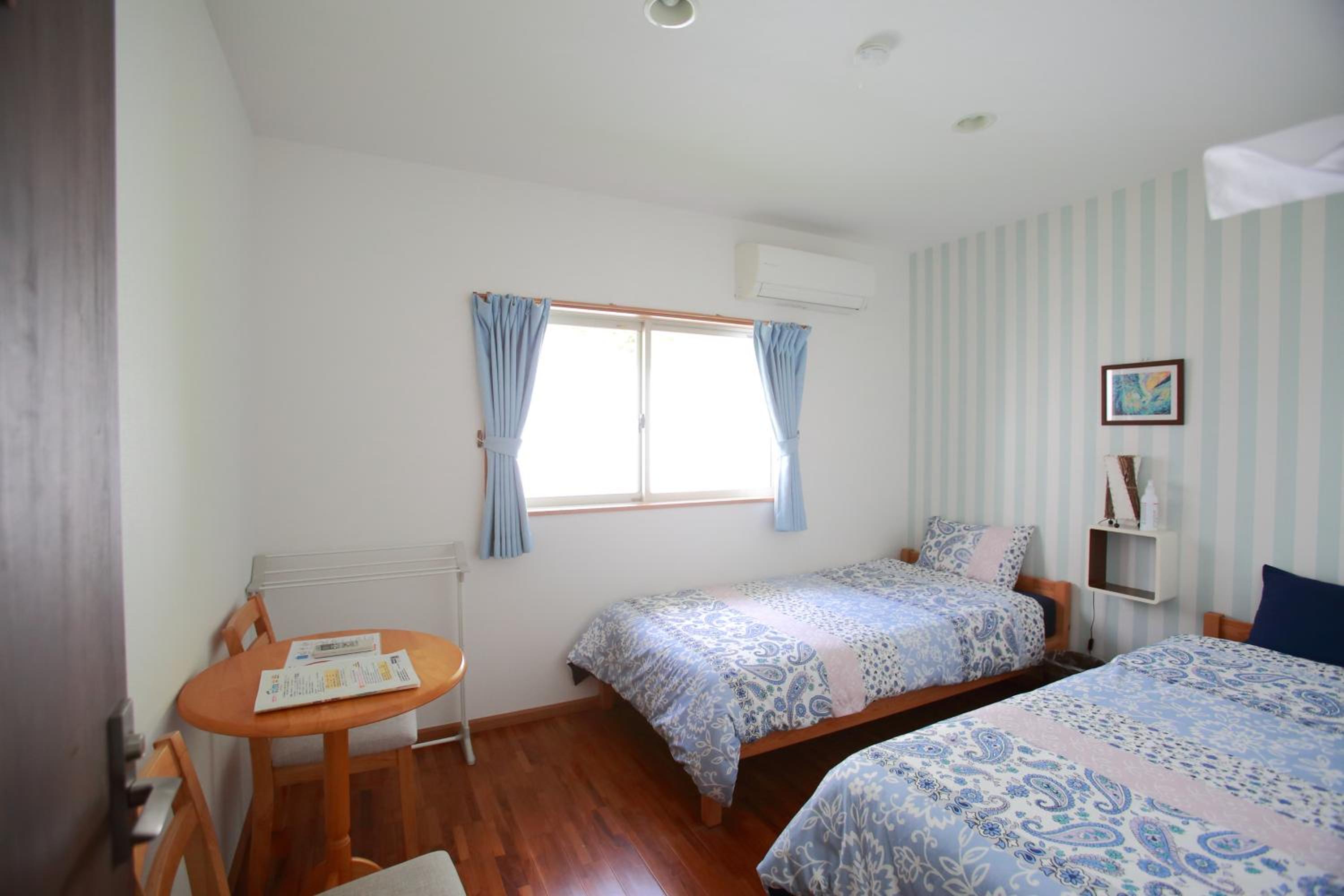 Twin Room - Photo 3