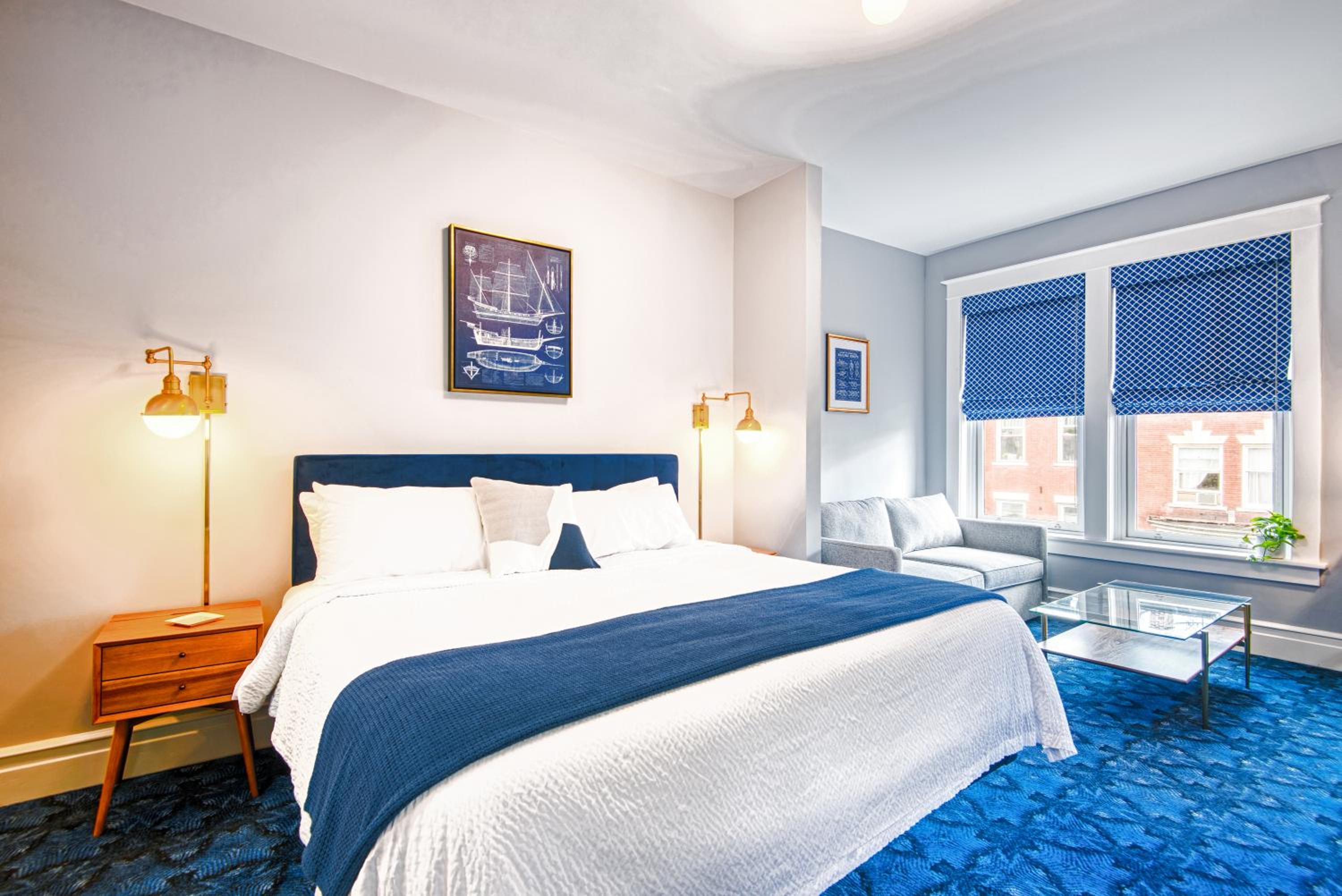 Deluxe King Suite photo 1