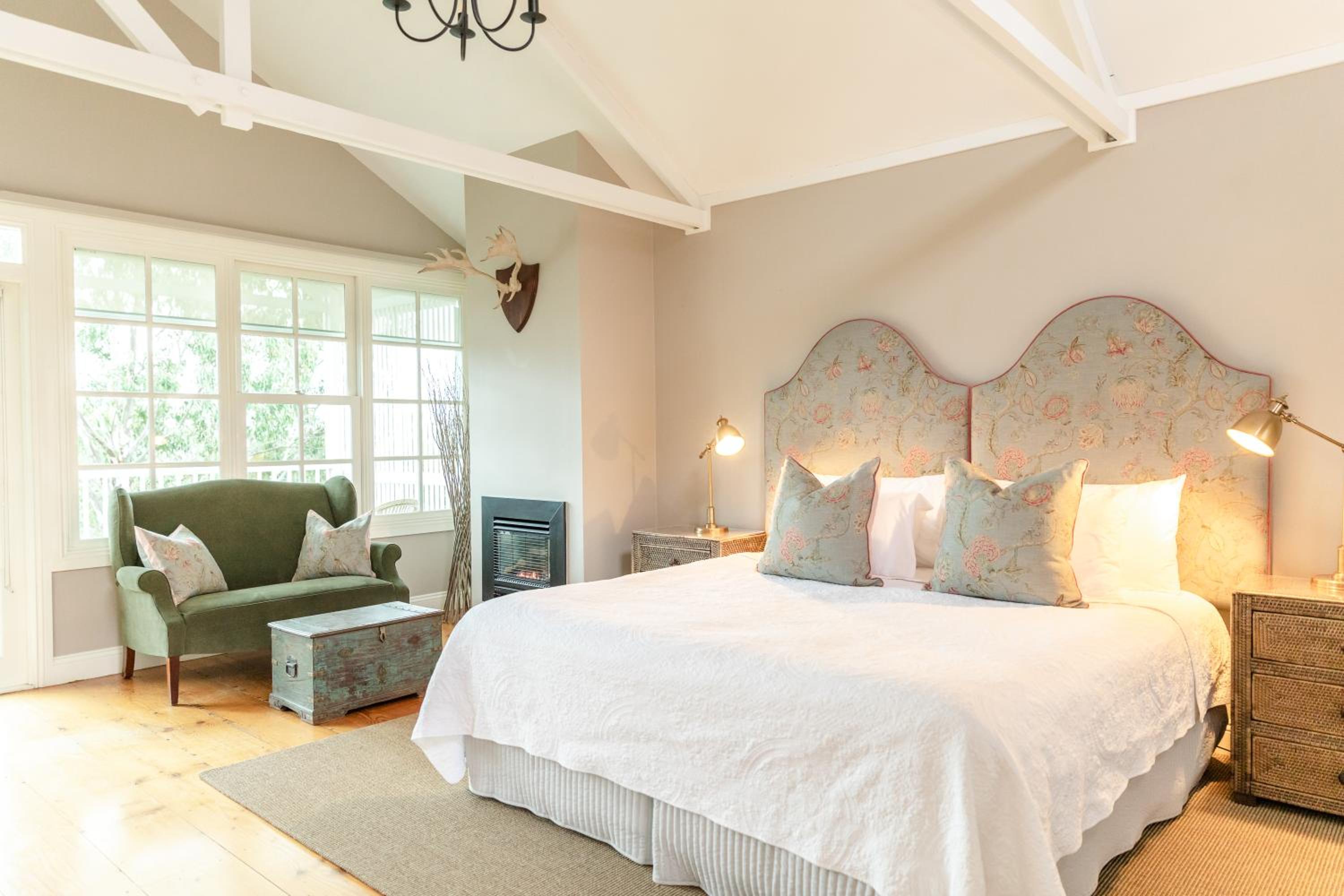 King Room with Large Balcony and Valley View photo 3