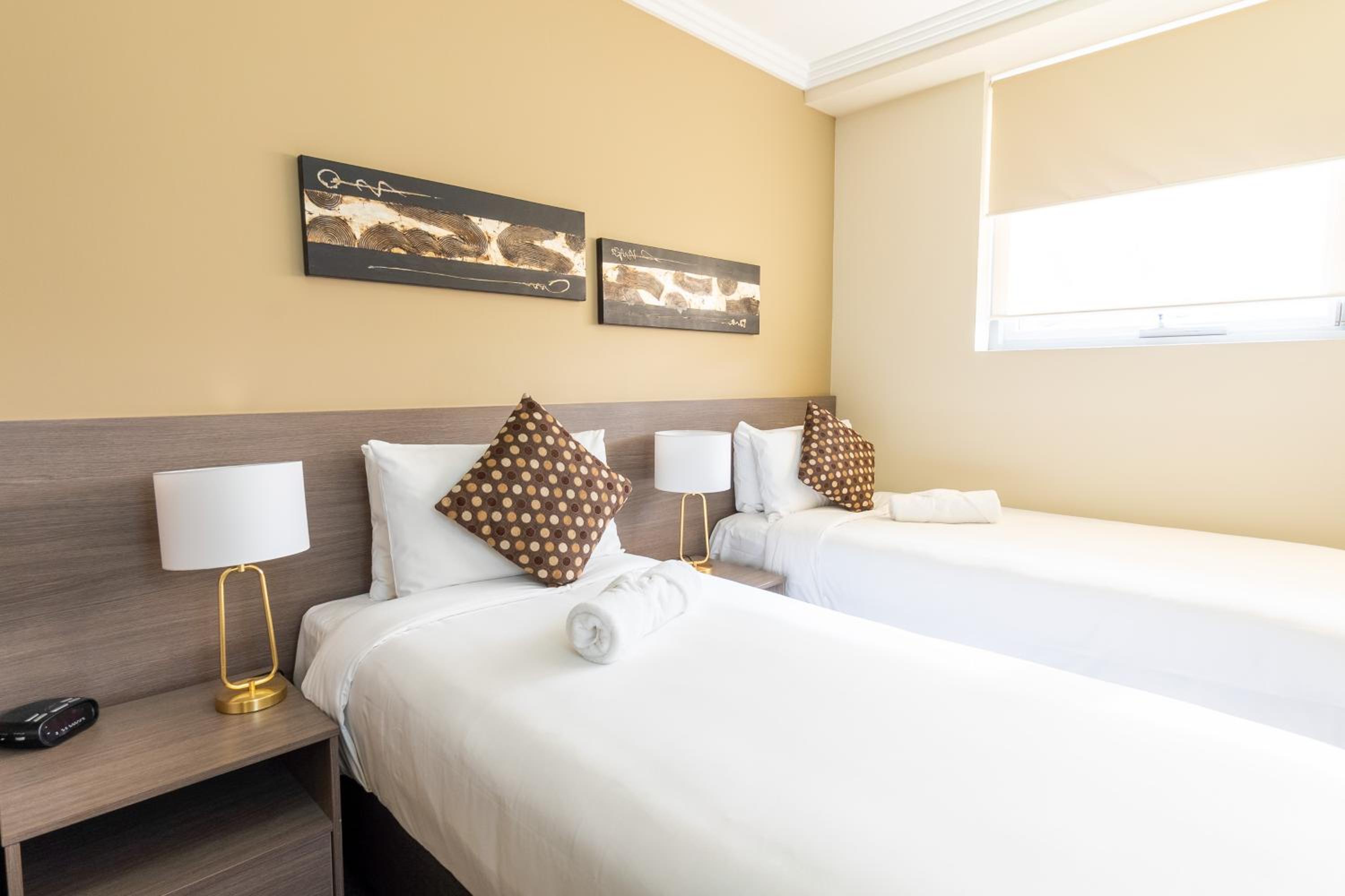 Standard Twin Room thumbnail 6